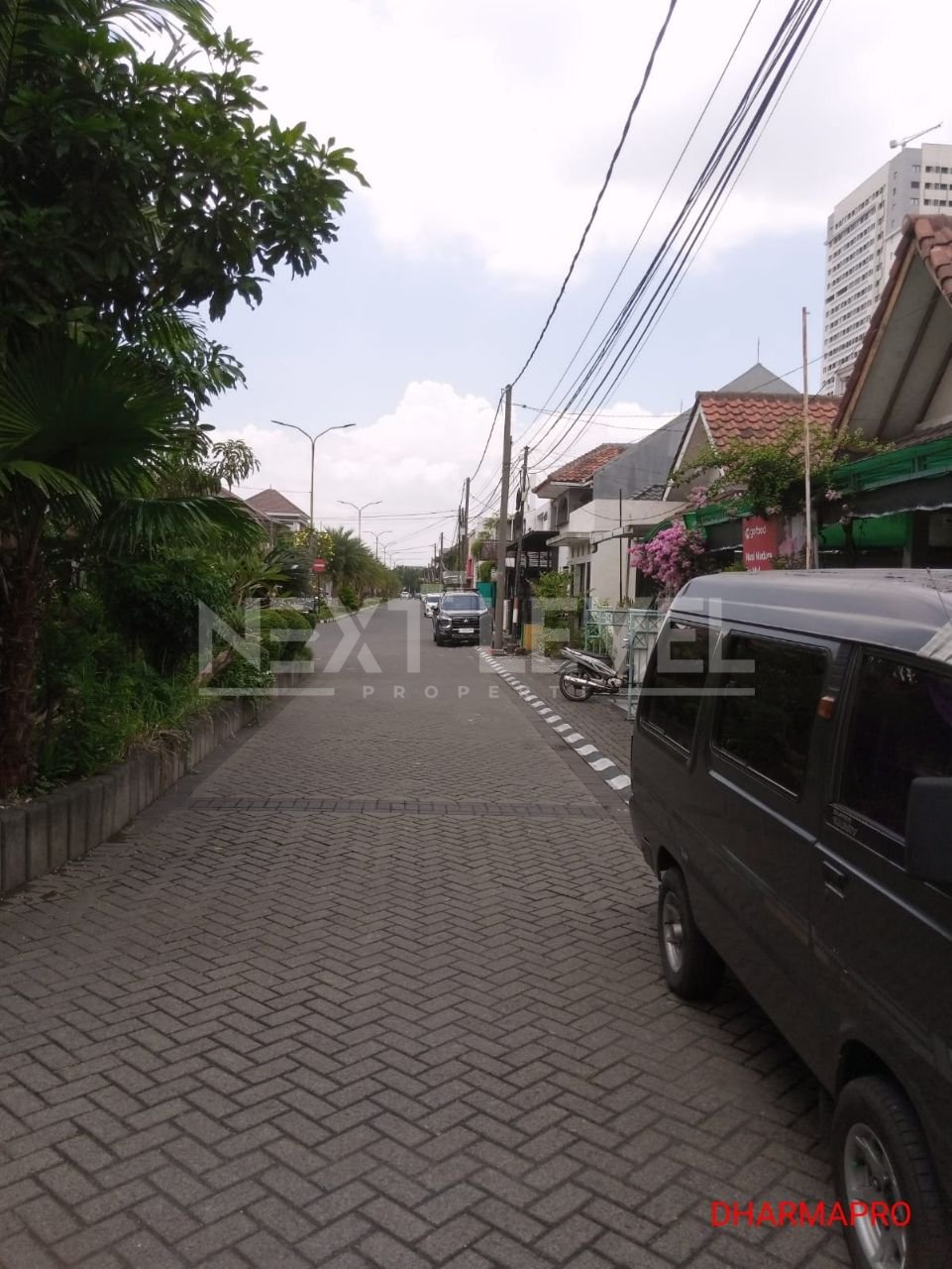Dijual Rumah Babatan Pratama Wiyung Minimalis Strategis Siap Huni