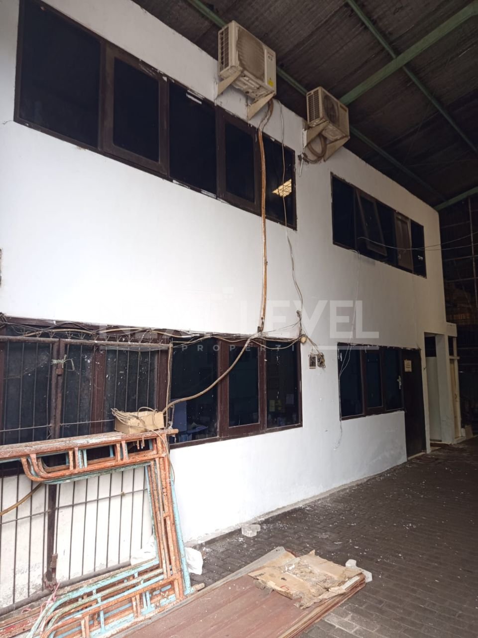 Dijual Gudang Margomulyo Permai Minimalis Strategis Siap Pakai