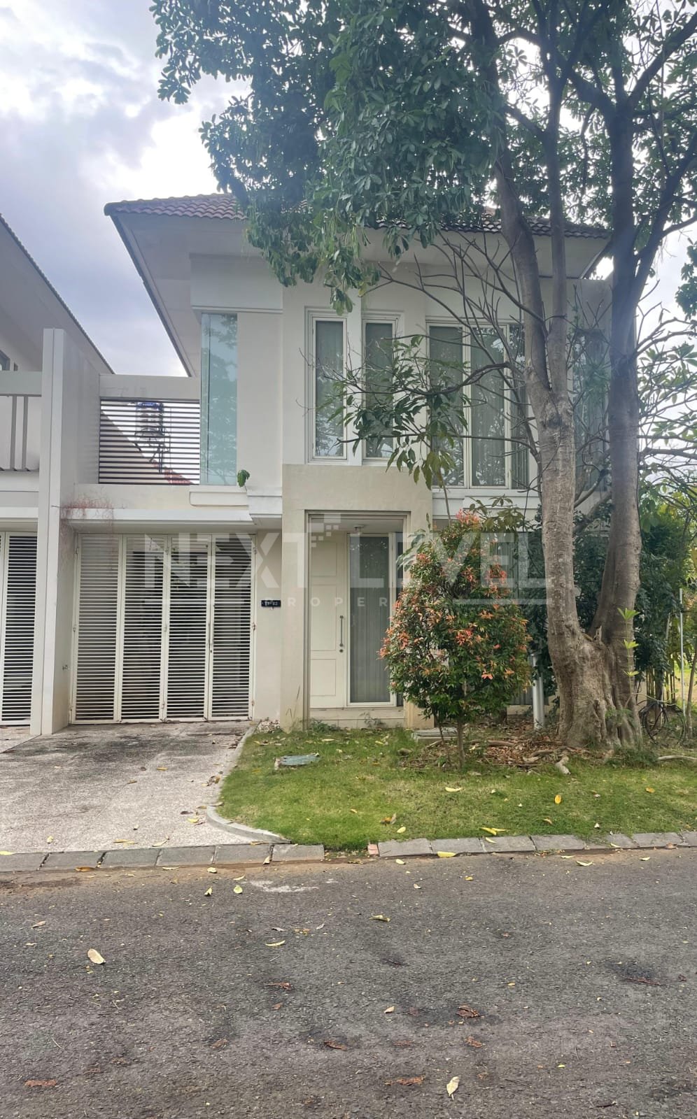 Rumah Eksklusif Siap Huni Santiago rosa Pakuwon City,Surabaya.MLG00010