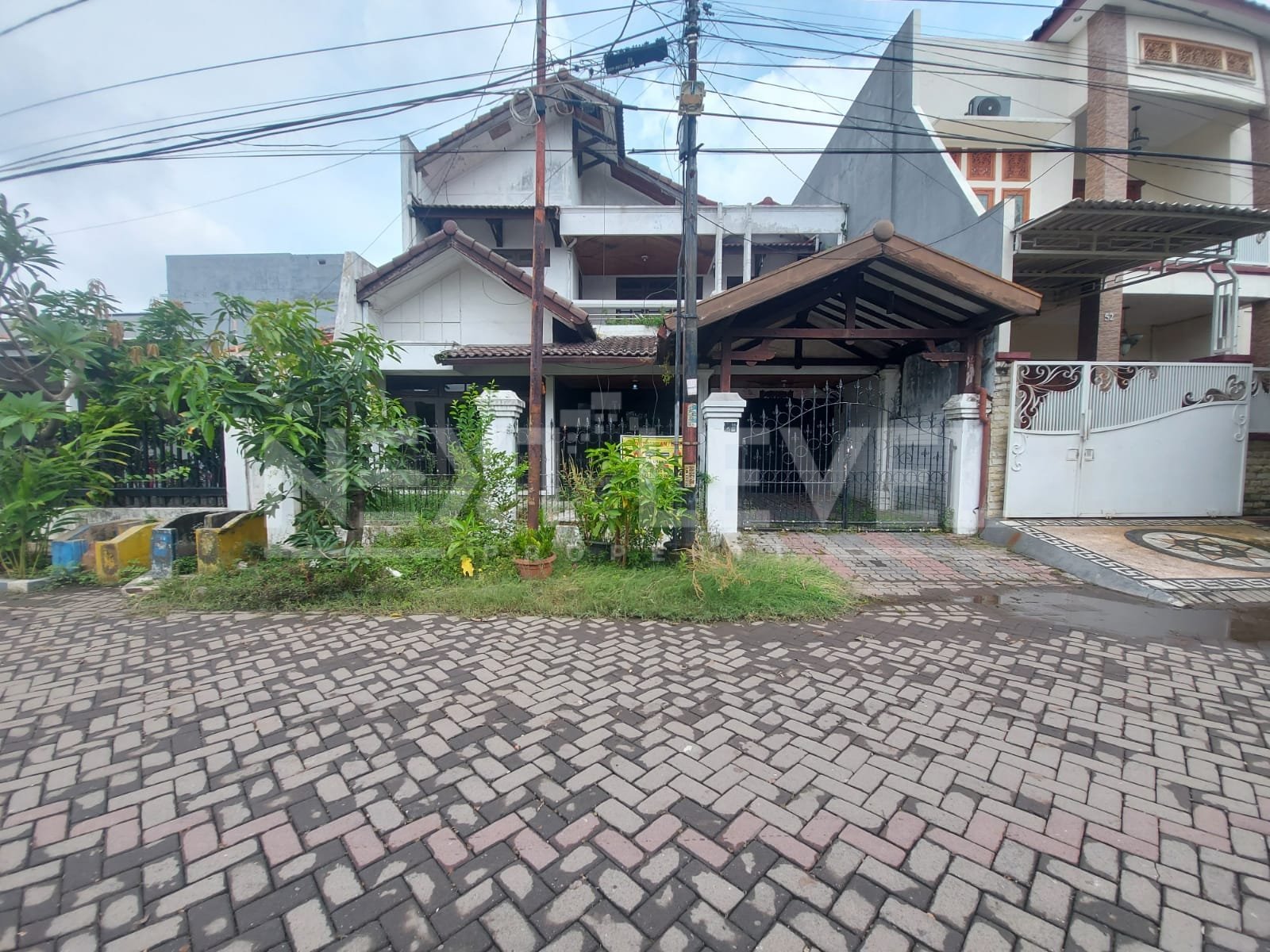 Jual rumah di tenggilis utara 