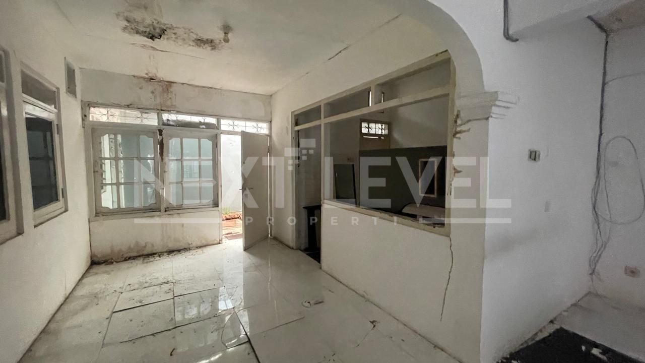 Dijual Rumah Hitung Tanah Murah Simpang Darmo Permai Selatan 