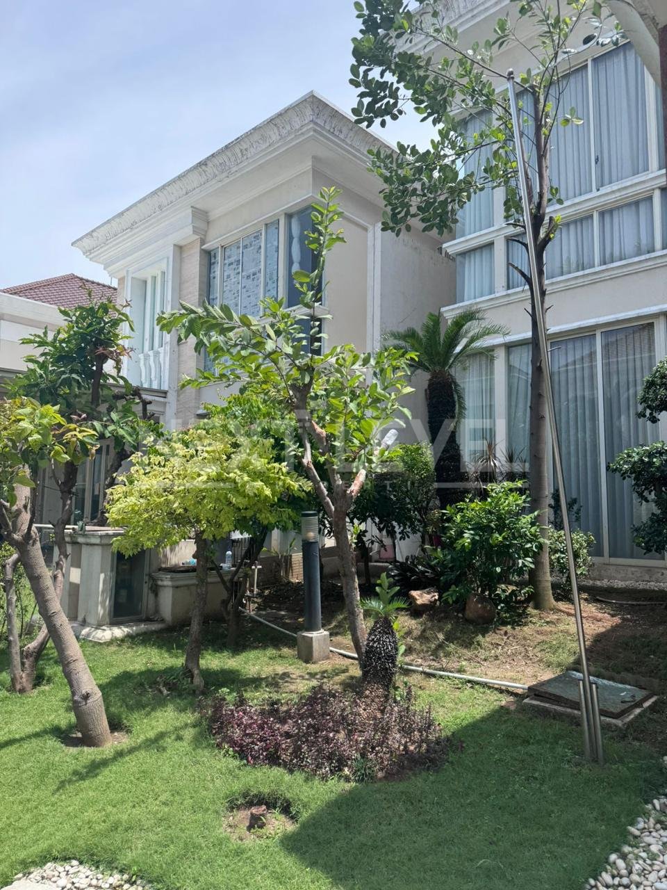 Jual Rumah Semi Furnish Pakuwon Indah 