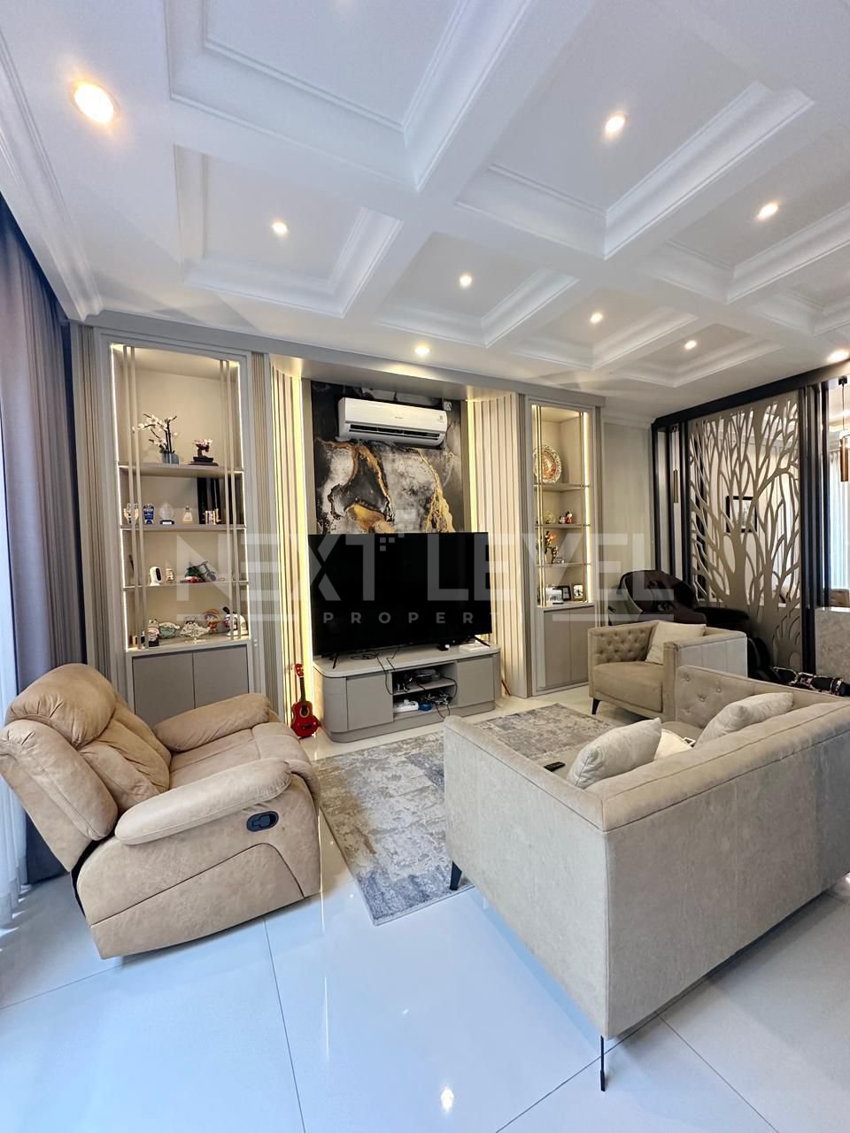 Jual rumah full furnish Pakuwon Indah 