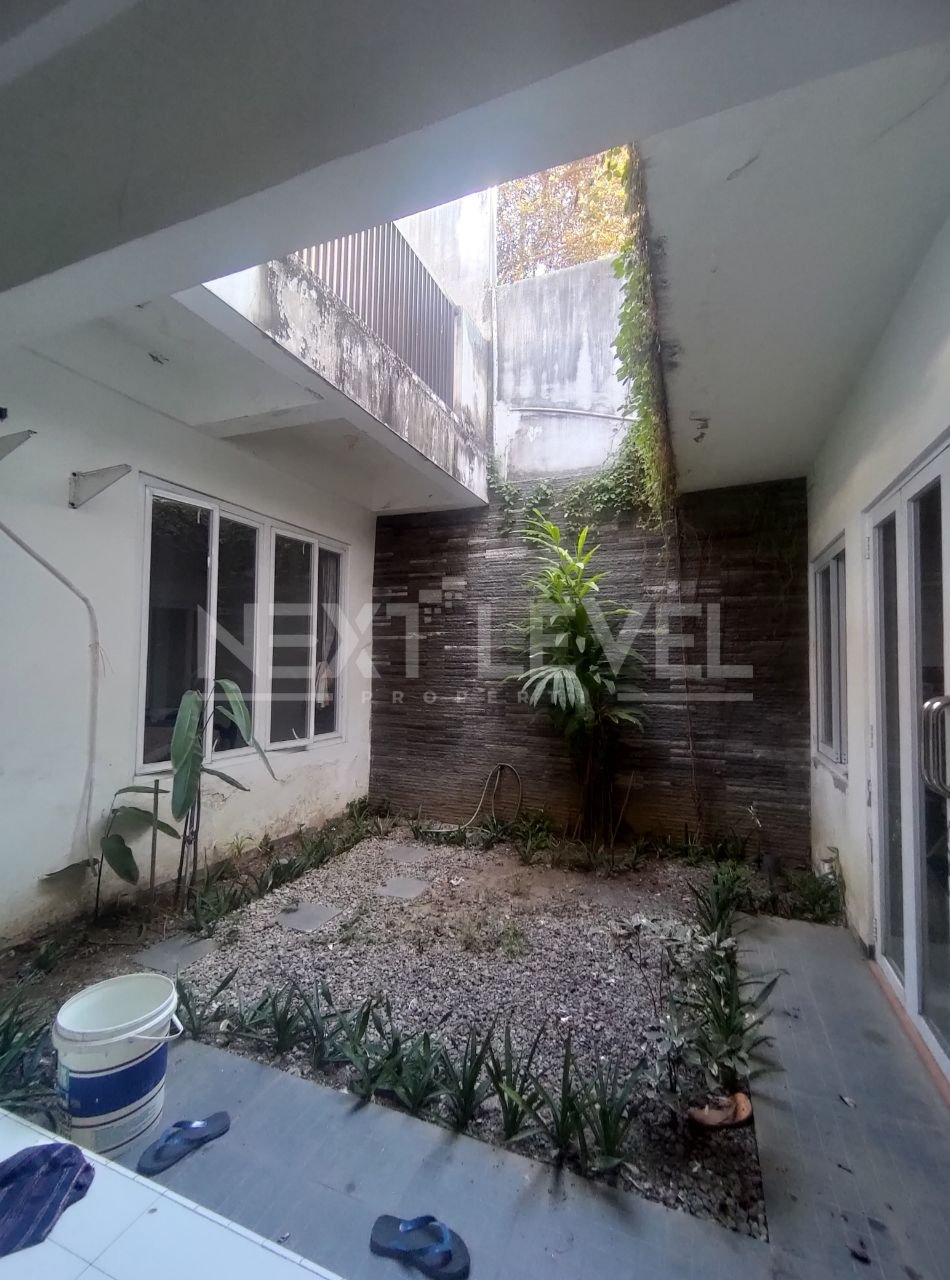 Dijual Rumah Darmo Permai Selatan Minimalis Strategis Siap Huni 
