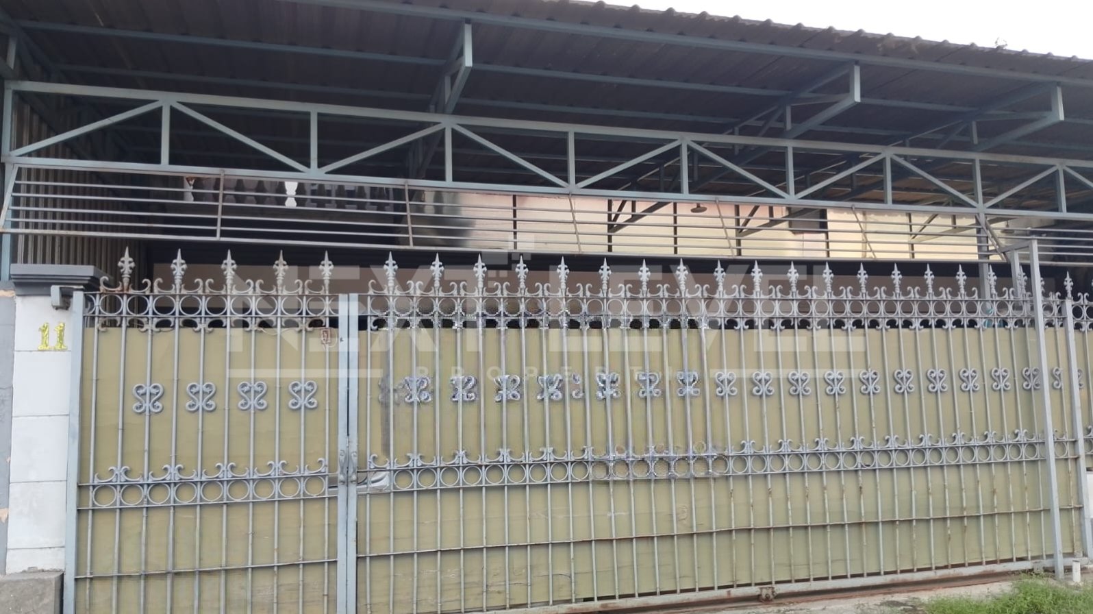 DIJUAL Rumah Nyaman drh Raya Barata Jaya cocok utk usaha, kafe, kos2an
