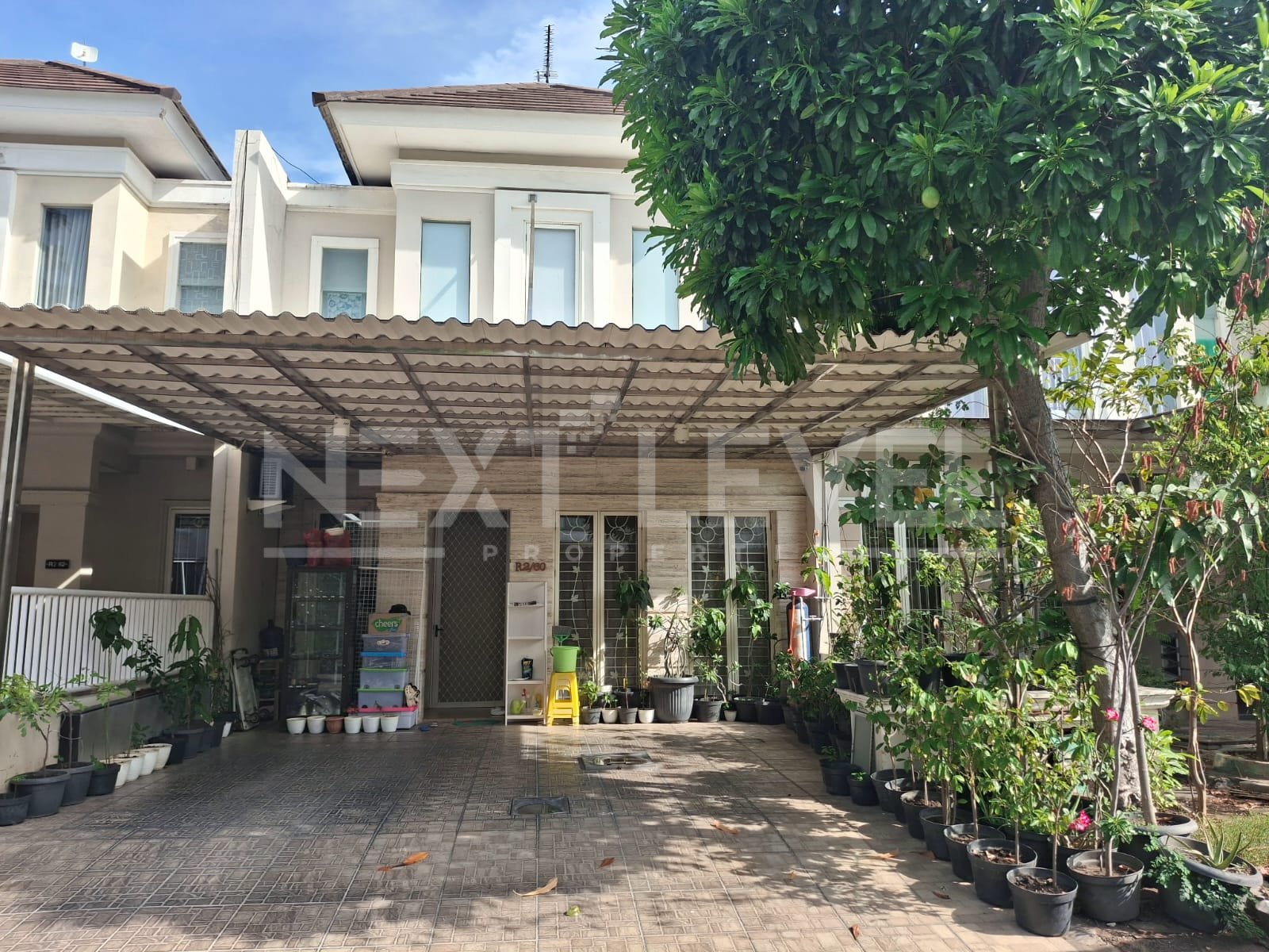 Rumah 2 Lantai Kamar 3+1 East-Coast Park Pakuwon City Surabaya.MLG00014