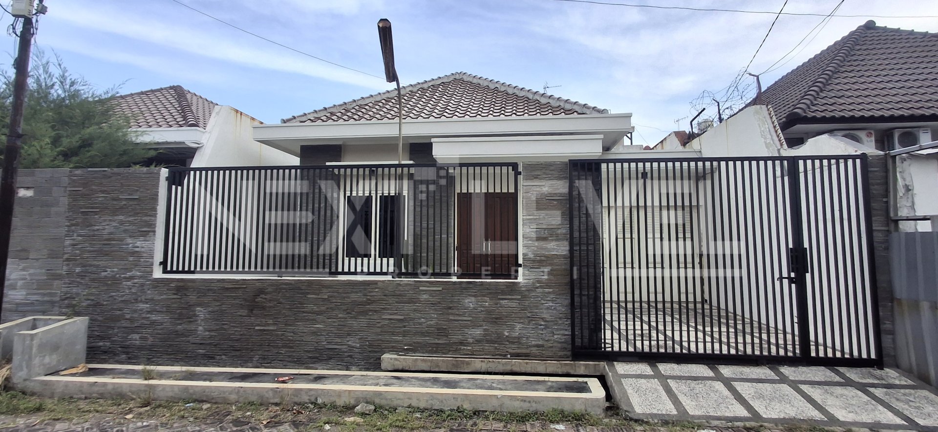 Dijual Rumah Tengah Kota Surabaya-Manyar Tirtoyoso, dekat Mall