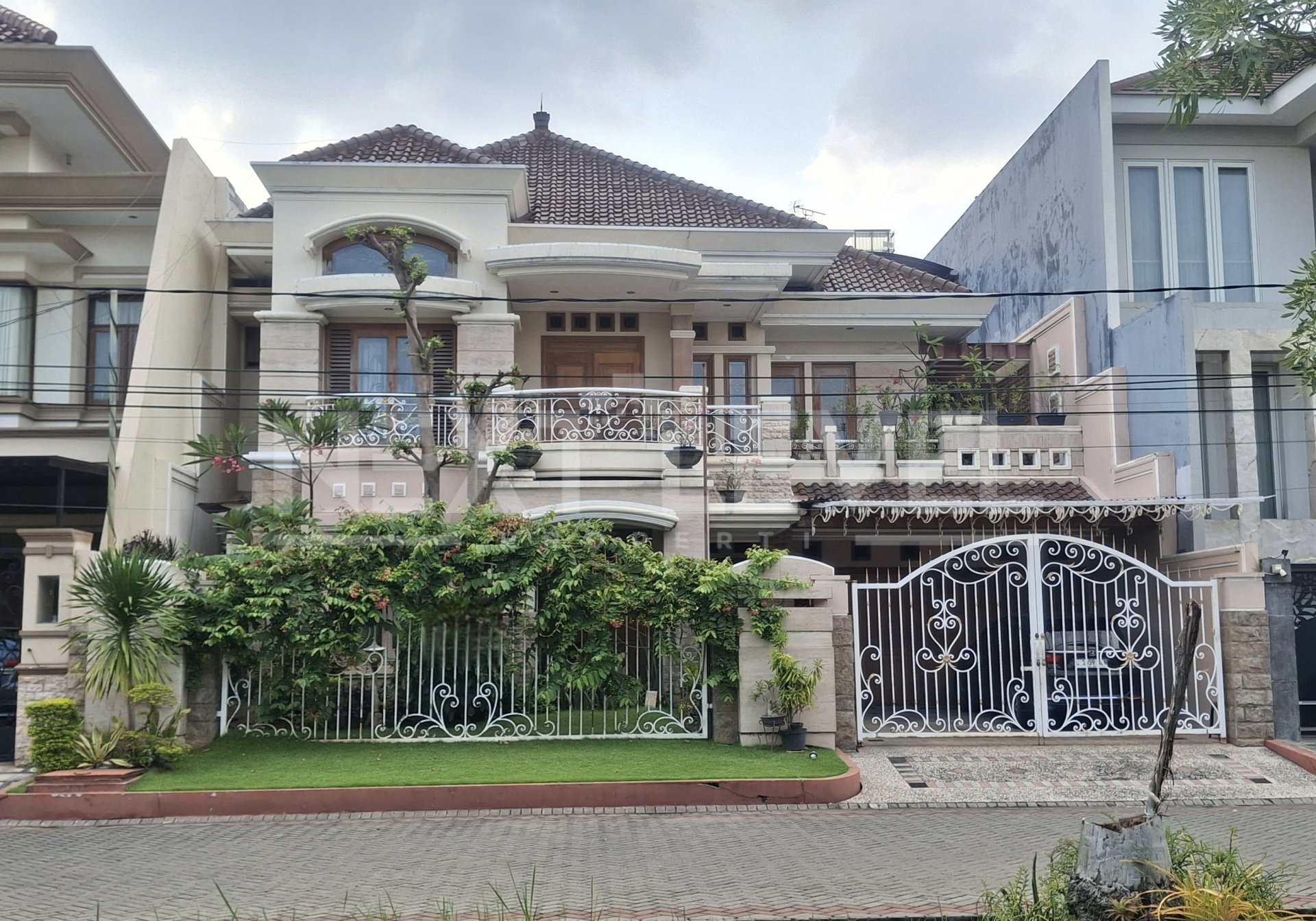 Dijual Rumah tinggal, Galaxi Bumi Permai ARAYA, Lokasi Premium.