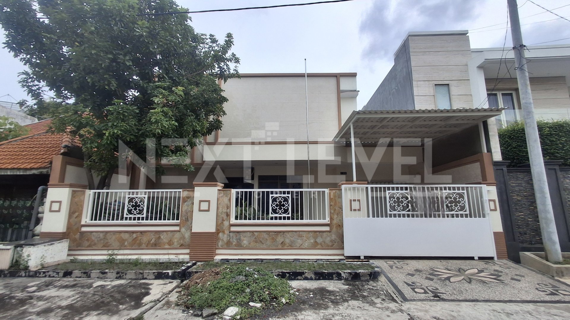 Rumah Dharmahusada Indah Tengah dekat Mall