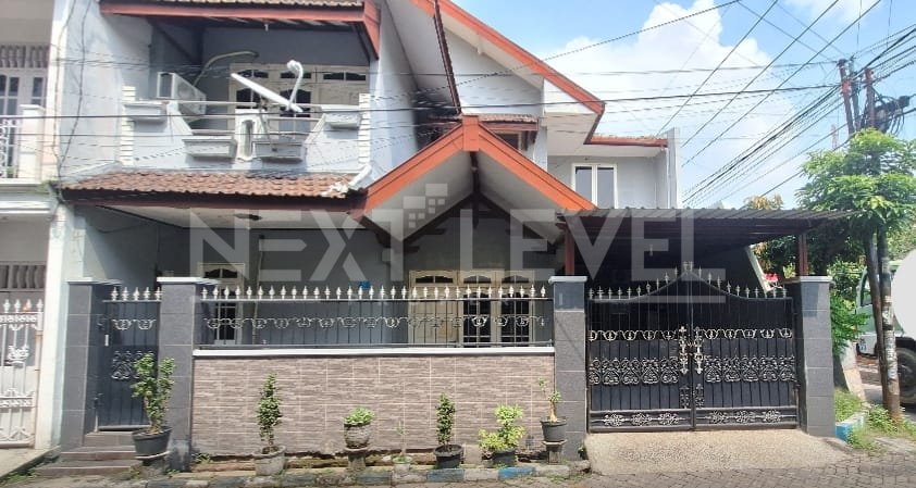 Dijual Rumah 2 Lantai HOOK  Rumah tinggal nyaman di Griya Kebraon Barat Surabaya Selatan