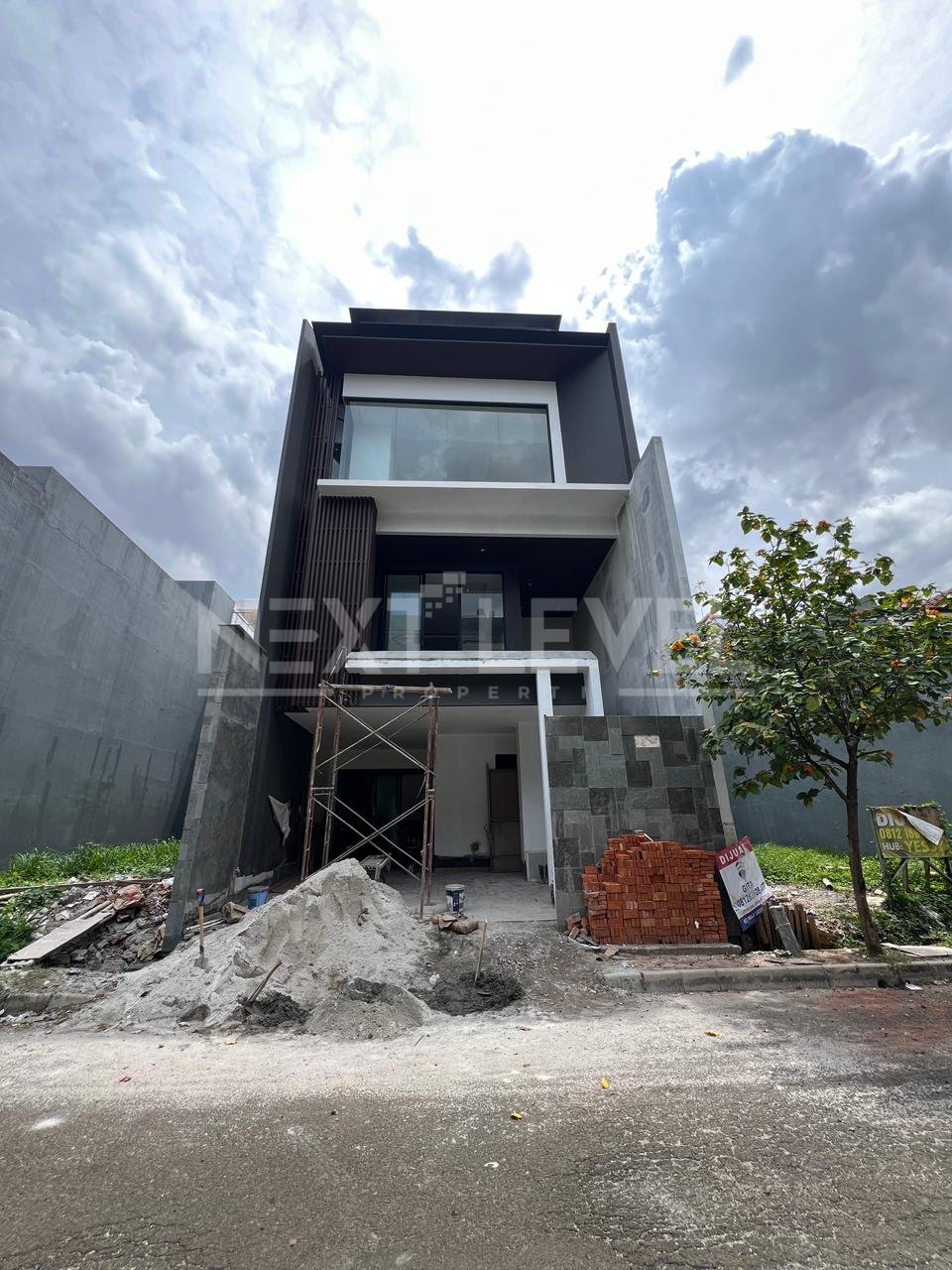Dijual rumah Baru Milenial di Permata Buana. Spek tinggi LT (8x18) 4 Lantai