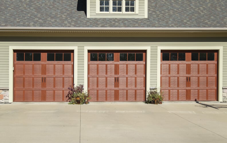 Carriage House Style Garage Doors thumbnail 3