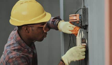 Choosing The Right Garage Door Technician In 2025