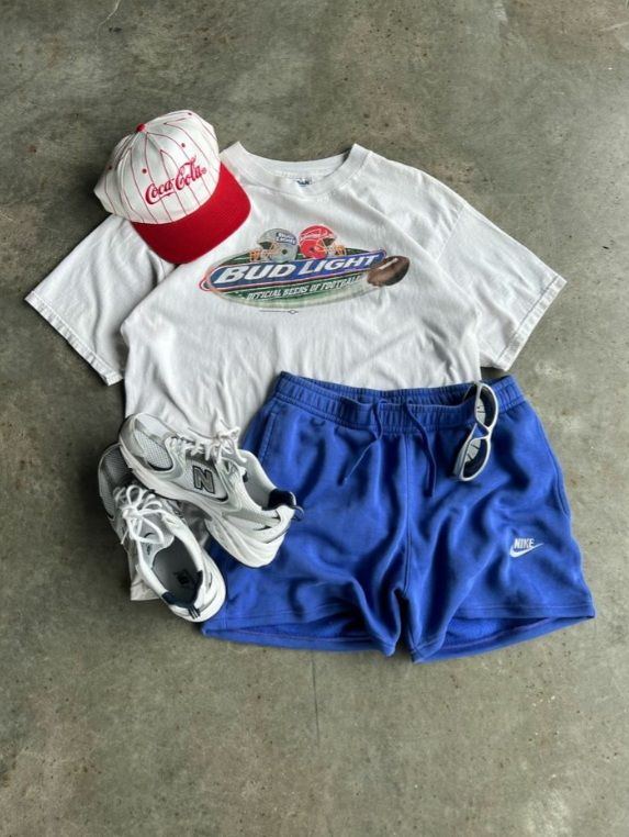 Vintage Bud Light Beer Graphic t-shi &hellip;