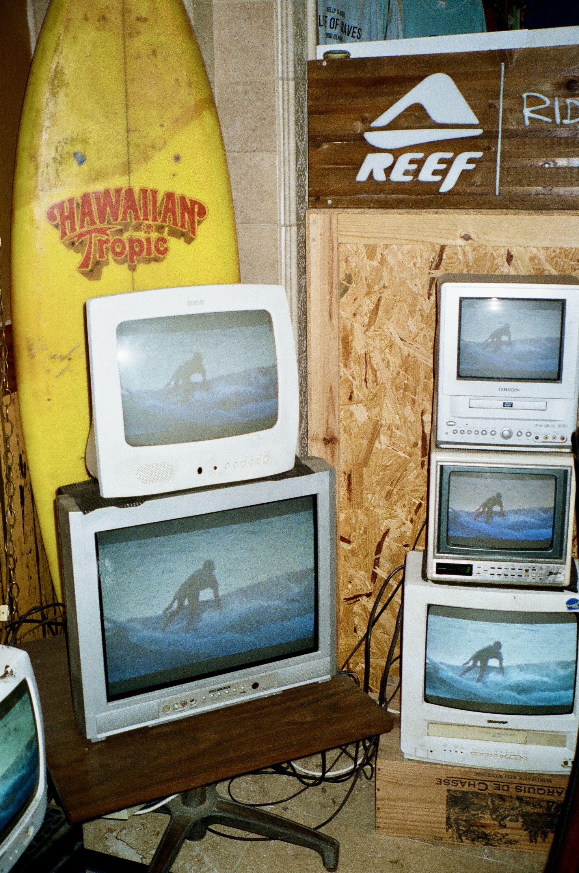 Retro Surfing Poster, Ocean Wave Wal …
