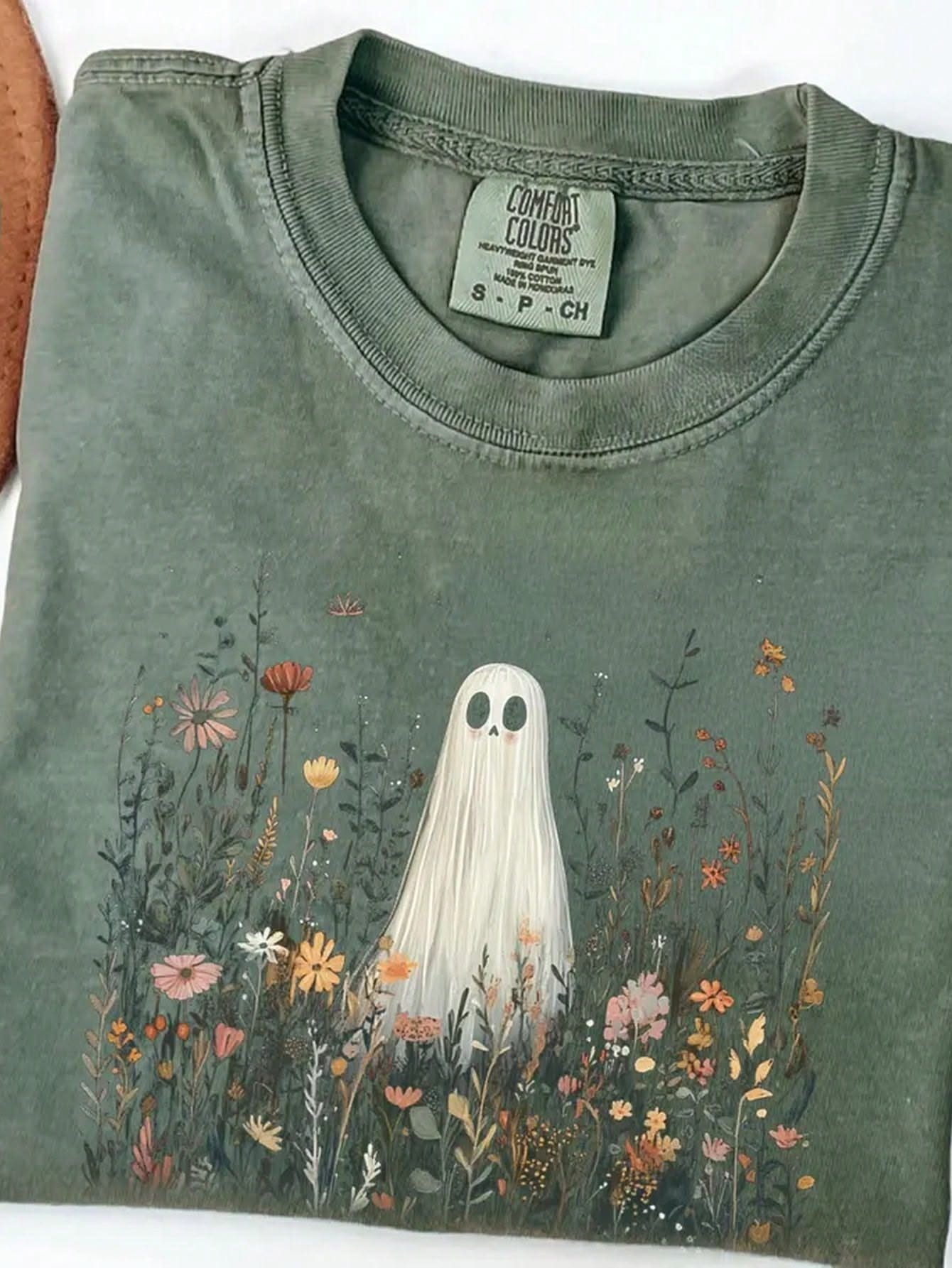 Halloween Graphic Sweatshirt: Cute G …