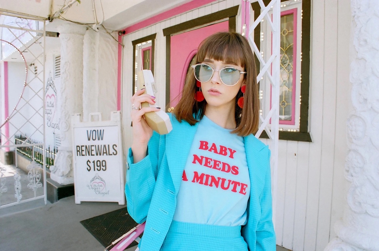 Baby Needs a Minute Graphic Tee Comf …