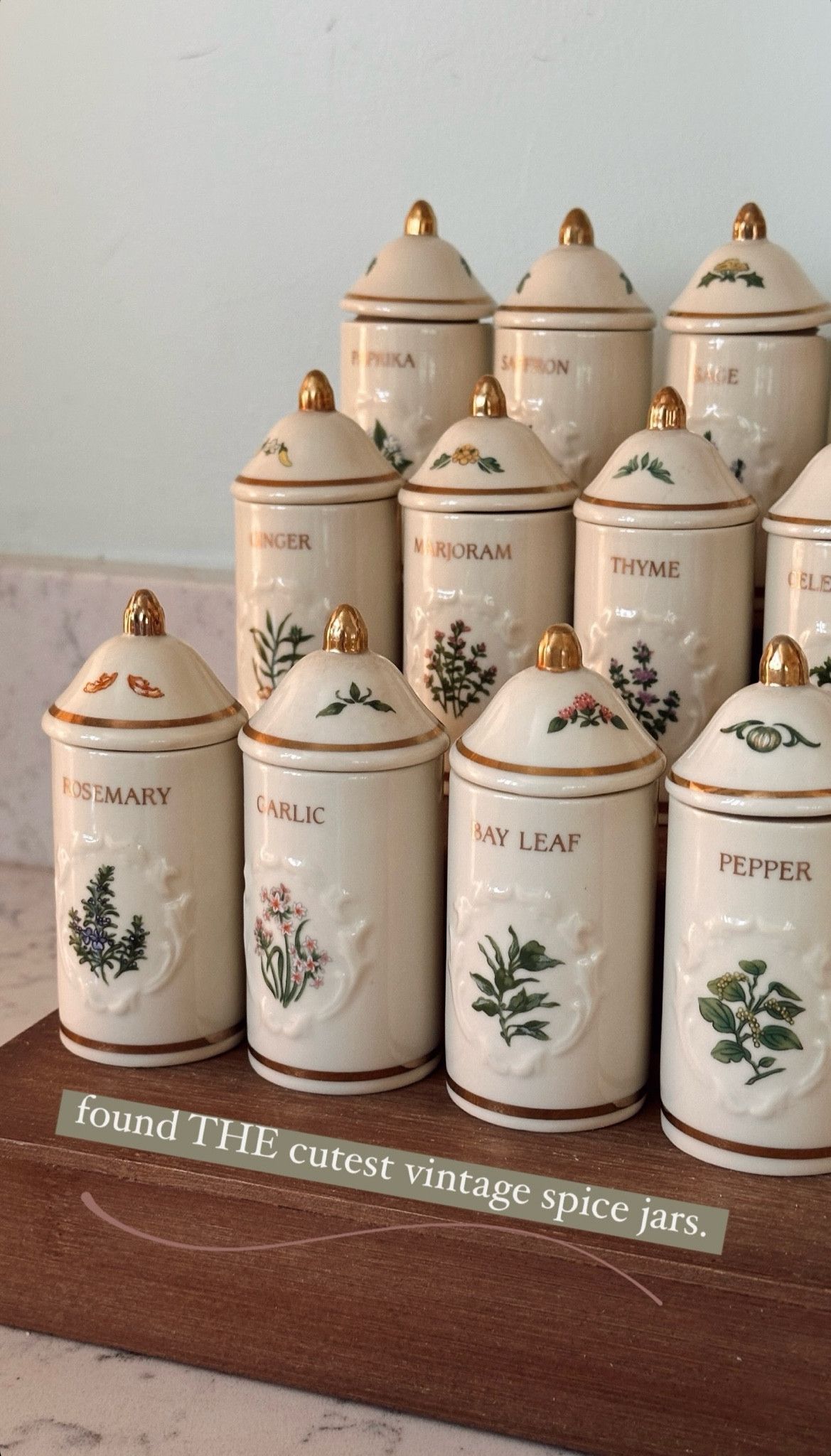 Spice Garden, Browning, Spice Jars, Dream House Decor, Dream Home Design, House Inspiration, Vintage Kitchen, Kitchen Accessories, Dekorasi Rumah
