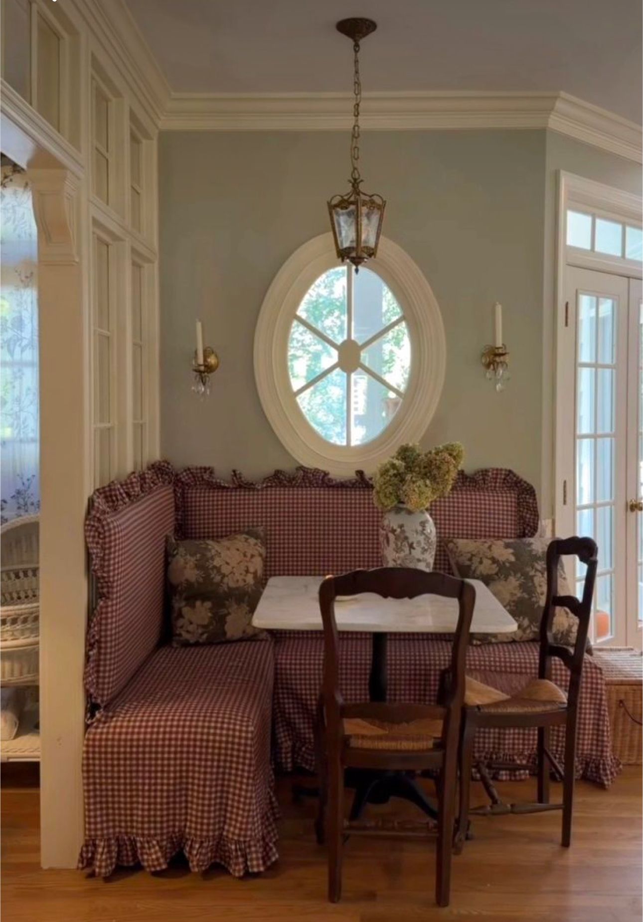 Living Room Decor and Organization Inspiration