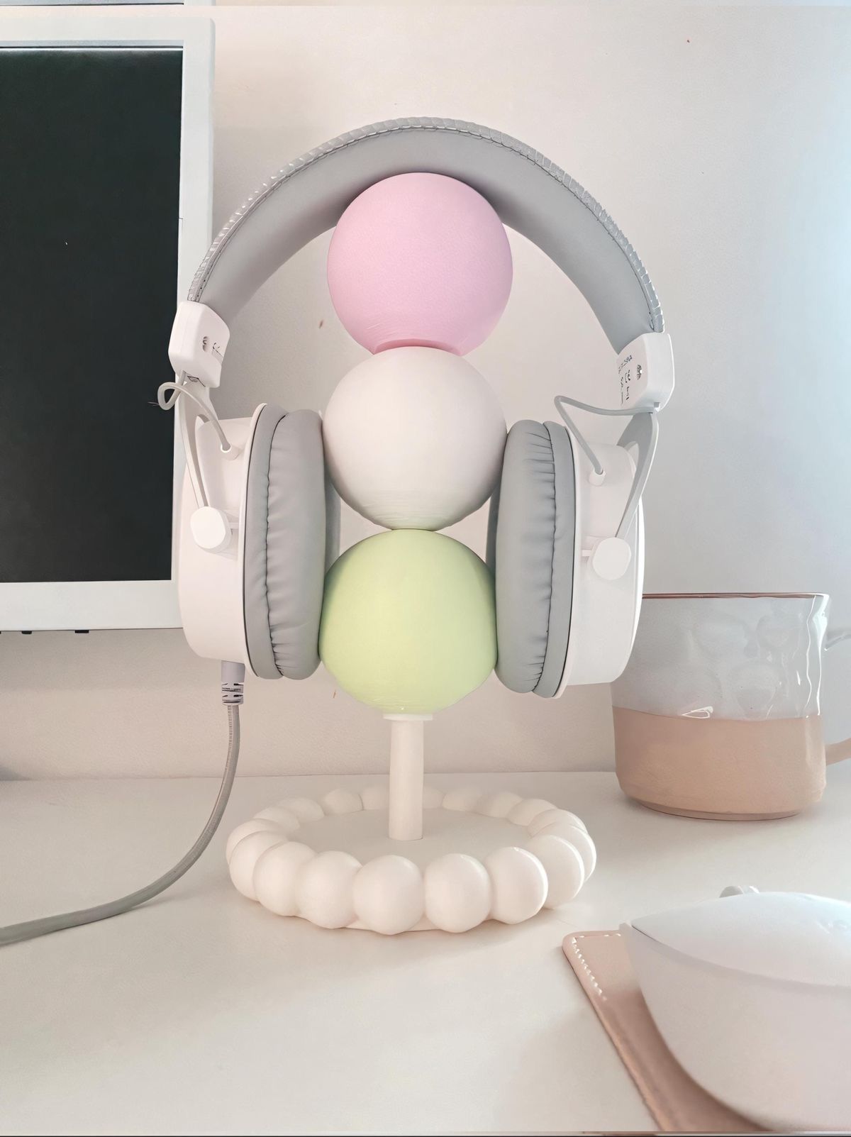 Cute mochi headphone stand