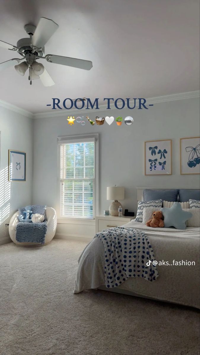 Where To Put Your Bed, Remodeling Room, Room Maps, Blue And White Room Decor Ideas, Casual Room Ideas, Room Decor Ideas Blue Walls, Cute Room Inspos