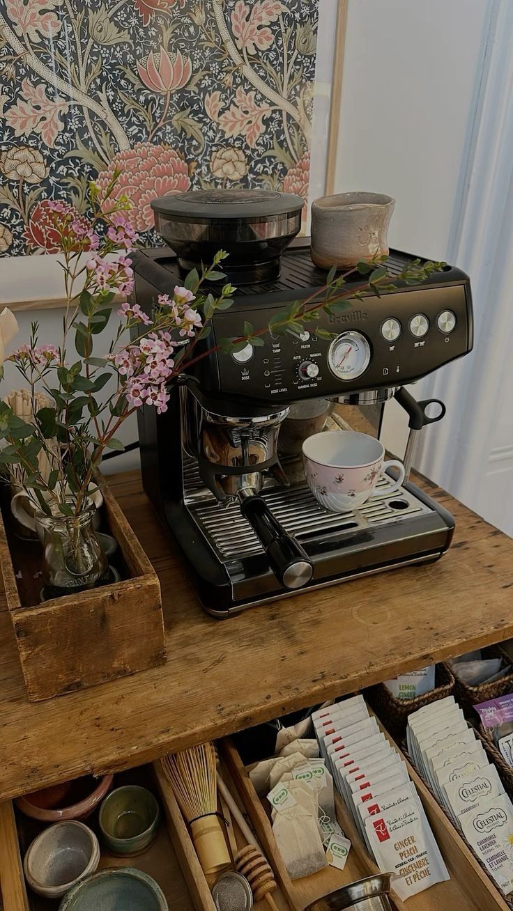 Barista-Style Espresso Machine with Built-In Grinder