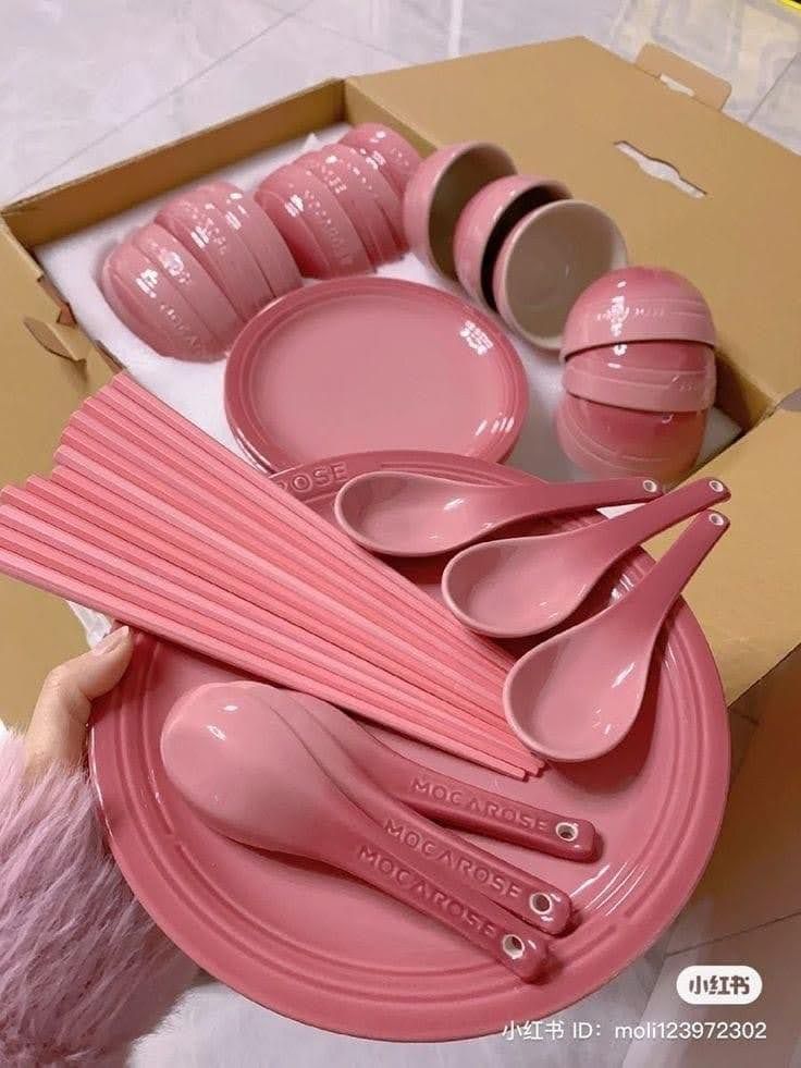 Pink Kitchen Cookware, Pink Kitchenware Ideas, Cool Things To Buy For Your Room, Pink Cute Cookware, Pink Kitchenware Aesthetic, Pink Kitchenware Collection