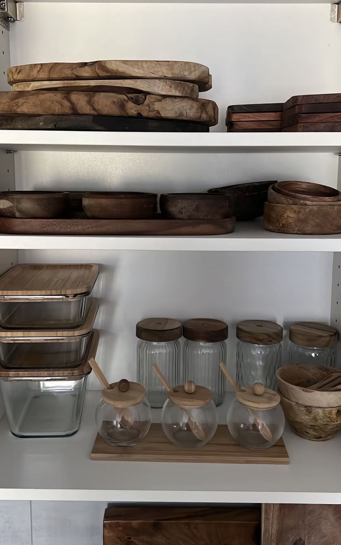 Wood Kitchen Organization, Natural Wood Kitchen Organization, Kitchen Inspo Organization, Kitchen Organization Aesthetic, Aesthetic Food Storage Solutions