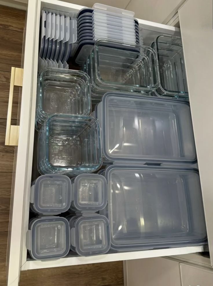 Container Organization Kitchen, Food Container Organization, Tupperware Storage Organization, Organizing Glasses In Kitchen Cabinets, Glass Tupperware Organizing