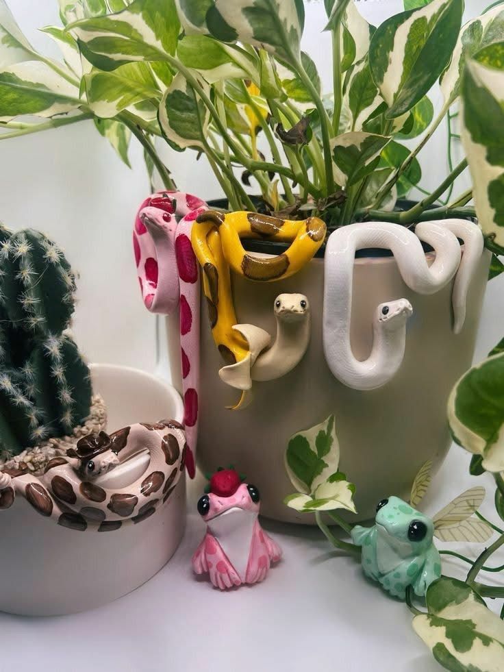 Flower Pot Decoration With Clay, Air Dryclay Ideas, At Home Clay Ideas, Clay Pot Decor, Clay Sets Ideas, Modeling Clay Inspo, Clay Decorations Home Décor