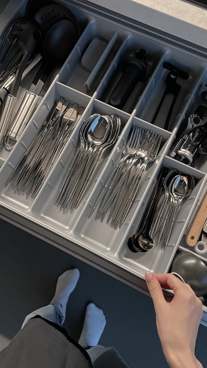 House Necessities, House Organization Aesthetic, Aesthetic Cutlery Set, House Organisation Kitchen, Organised House Aesthetic, Kitchen Set Aesthetic