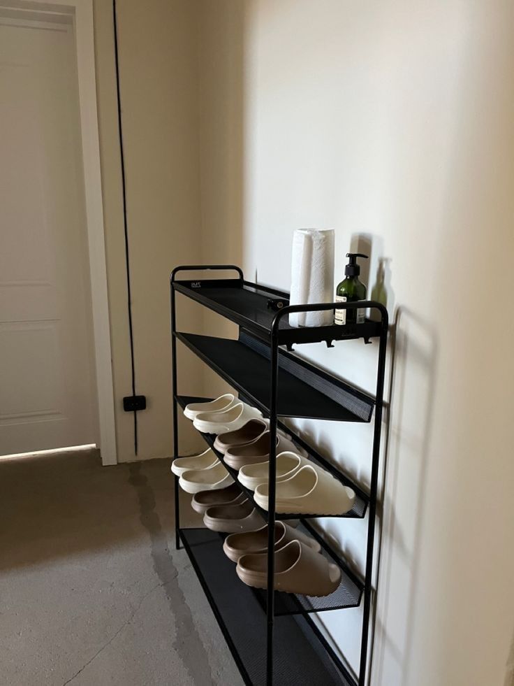 Saving For Apartment Budget, Apartment Entryway Aesthetic, Shoe Rack Apartment Entryway, Aesthetic Entryway Apartment, Apartment Aesthetic Entrance
