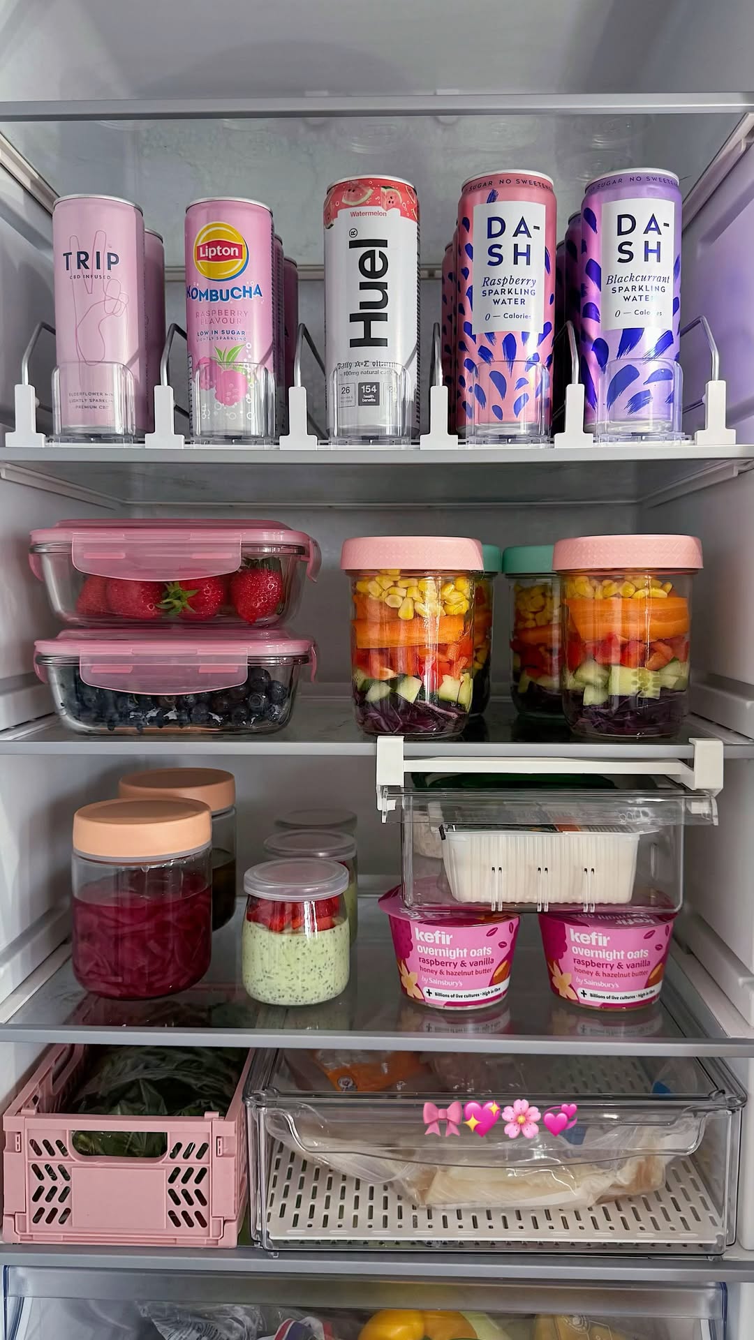 Fridge Inspo Aesthetic, Mini Fridge Inspo Food, Dream Fridge Aesthetic, Fridge Inspo, Healthy Fridge Organization Aesthetic, Fridge Inspo Healthy, Aesthetic Fridge