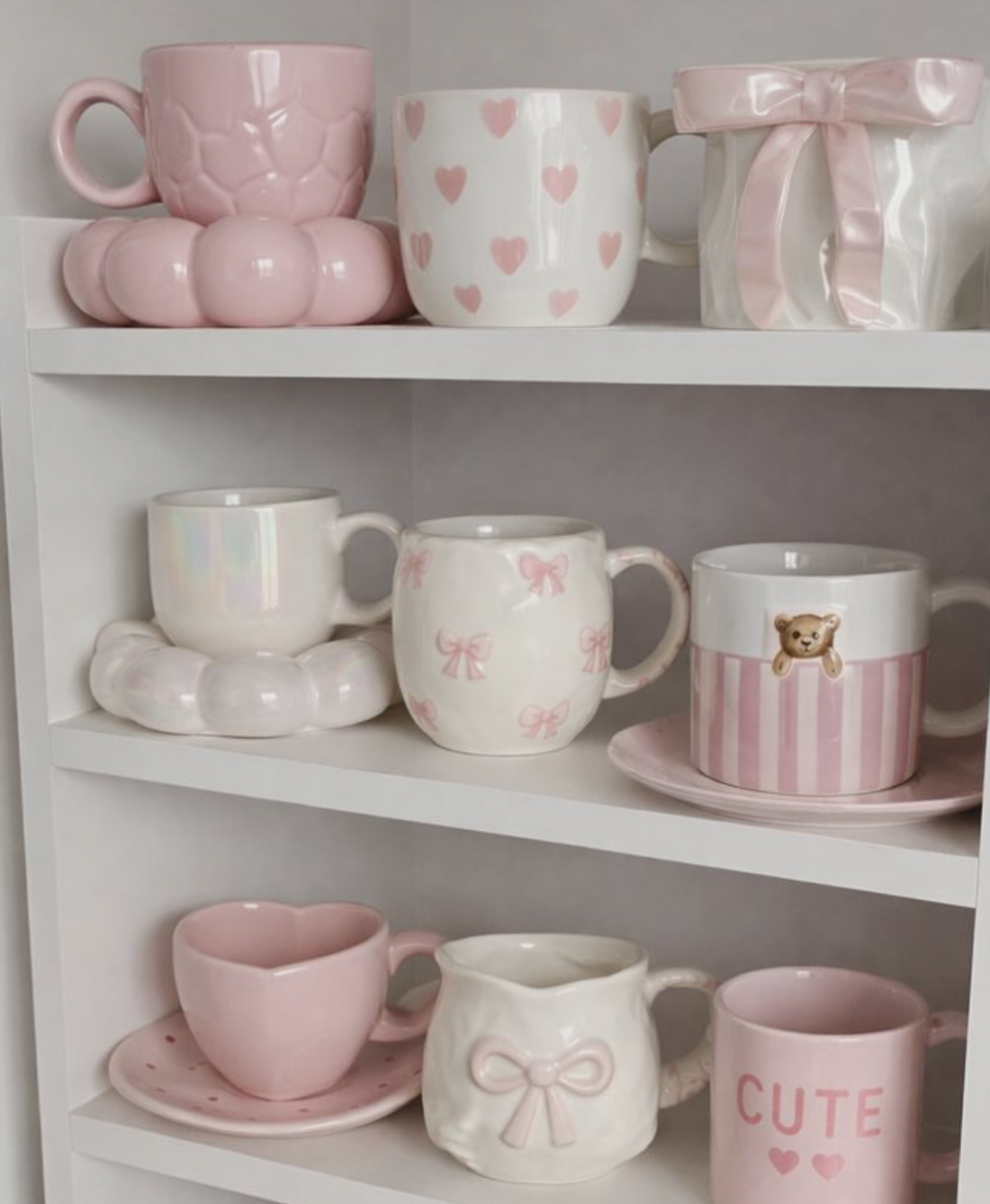 Kawaii Pastel Decor, Trending Girly Things, Pink House Accessories, Pink And White House Decor, Pink Home Decor Aesthetic, Pink Organization Aesthetic