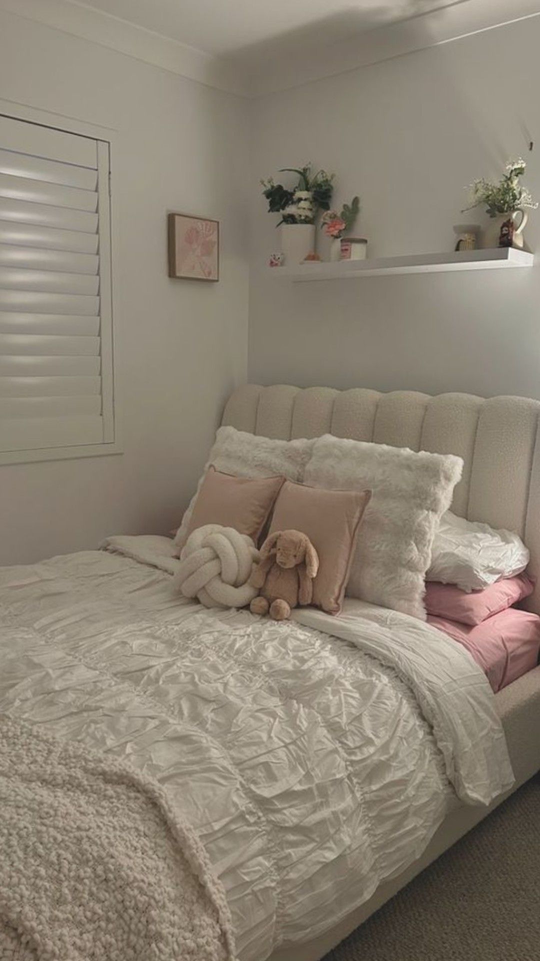 Bedding Full, Cute Bedding For Girls, Clean Girl Bed Sheets, Twin Bed Idea, Bed Color Combos, Room Beds, Cozy Girl Bedroom
