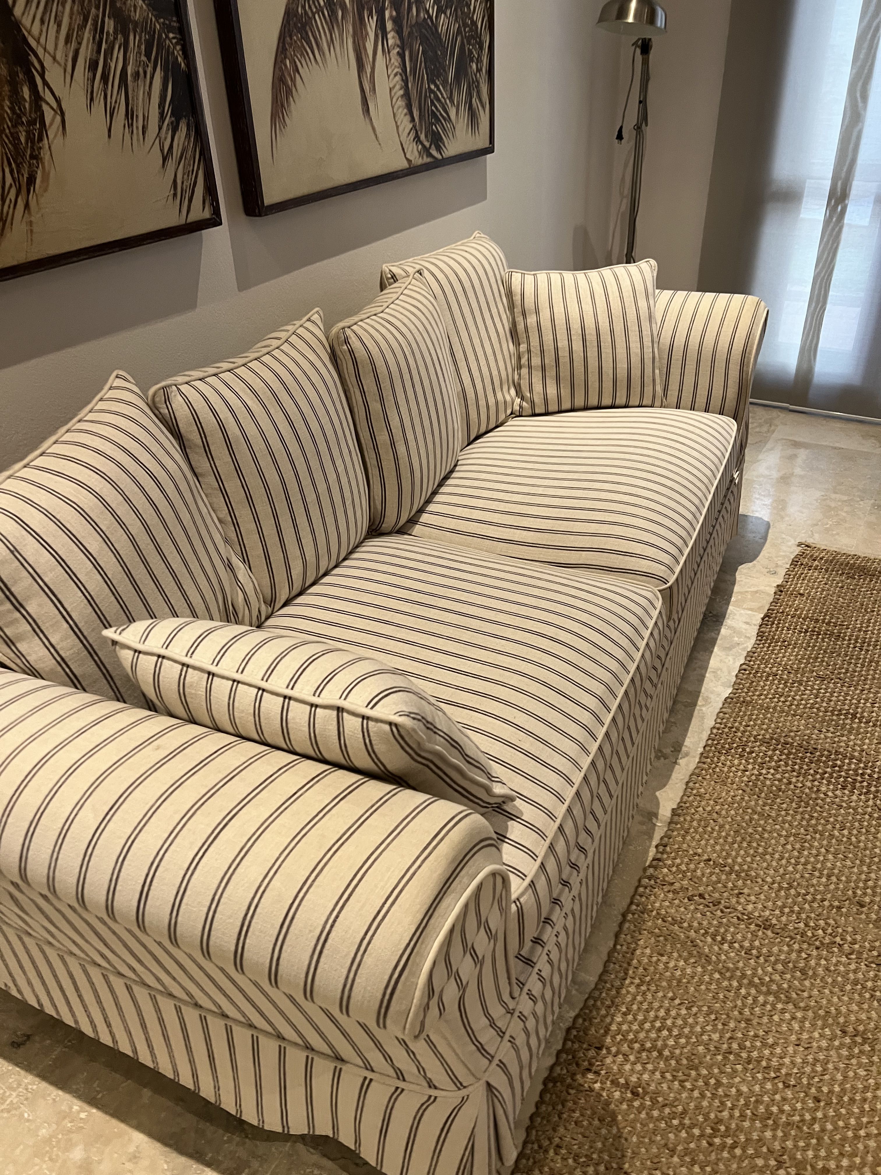 Stripes Couch, Stripped Couch, Sofas Design, Stripped Sofa Living Room, Striped Sofa Home Decor, Striped Couches, Striped Sofa Living Rooms, Striped Couch Living Room Ideas, Sofa Pattern