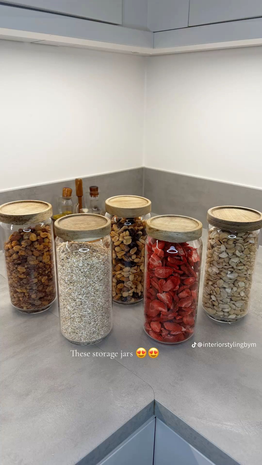 Minimalist Kitchen Essentials, Funky Bedroom, Old Money House, Modern Kitchen Accessories, Ikea Finds, Home Theater Decor, Cute Diy Room Décor