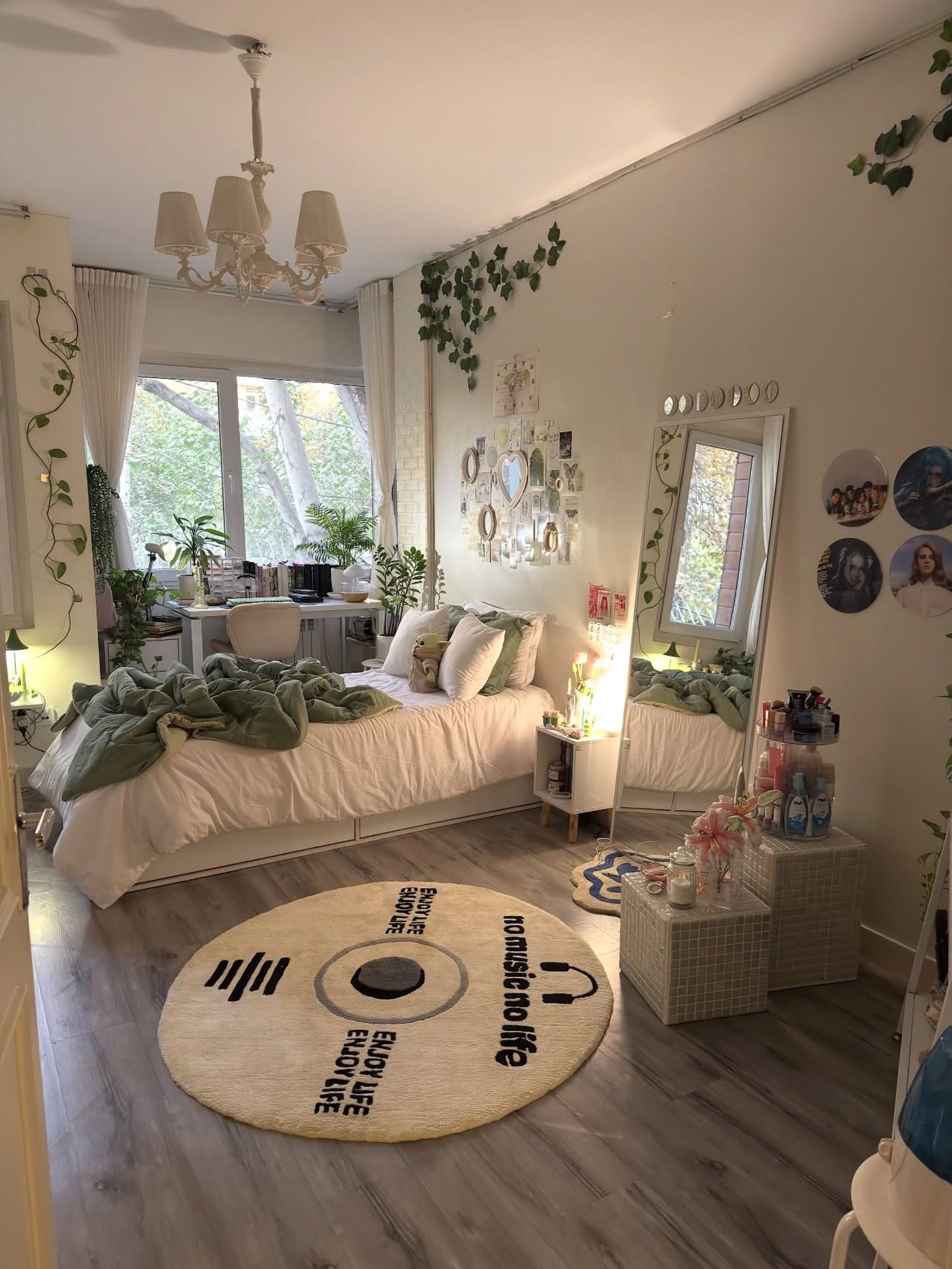 Room Reorganizing Ideas, Bedroom Design Teen, Teenage Girl Room Aesthetic, Room Ideas Aesthetic Korean, Unique Room Ideas Creative