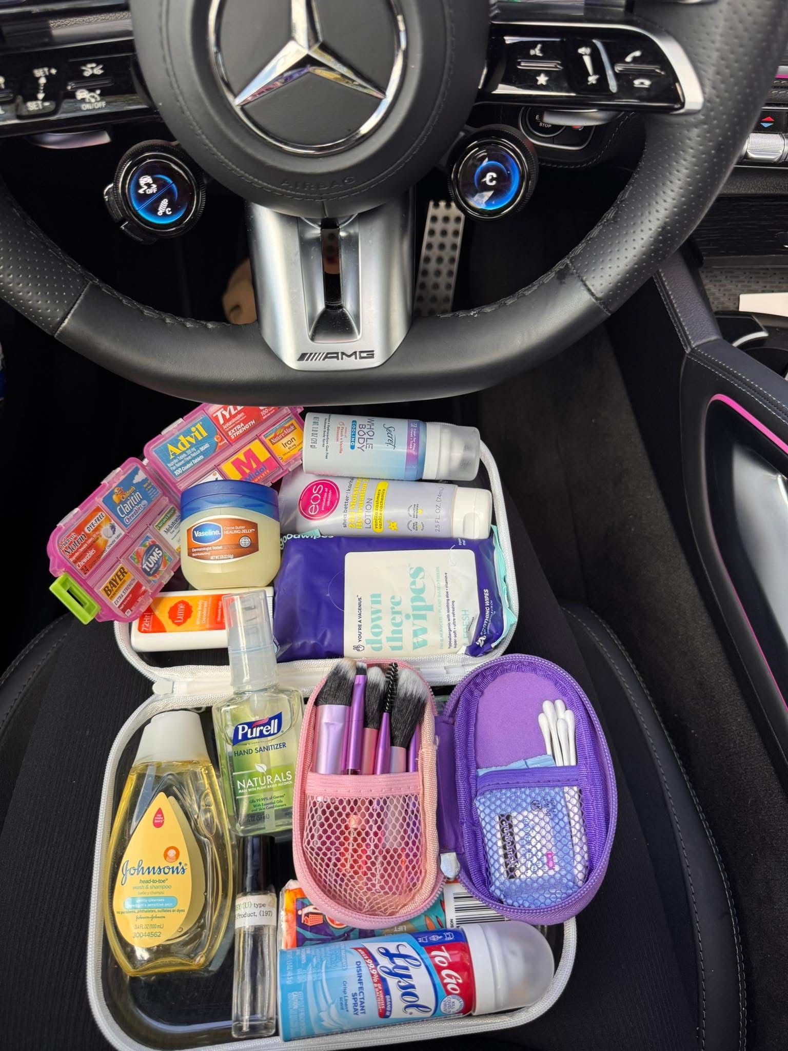 Cute Car Decorations Interior Aesthetic, Mini Emergency Kit, Girly Car Accessories, Car Deco, Mom Car, Cool Car Accessories, Girly Car