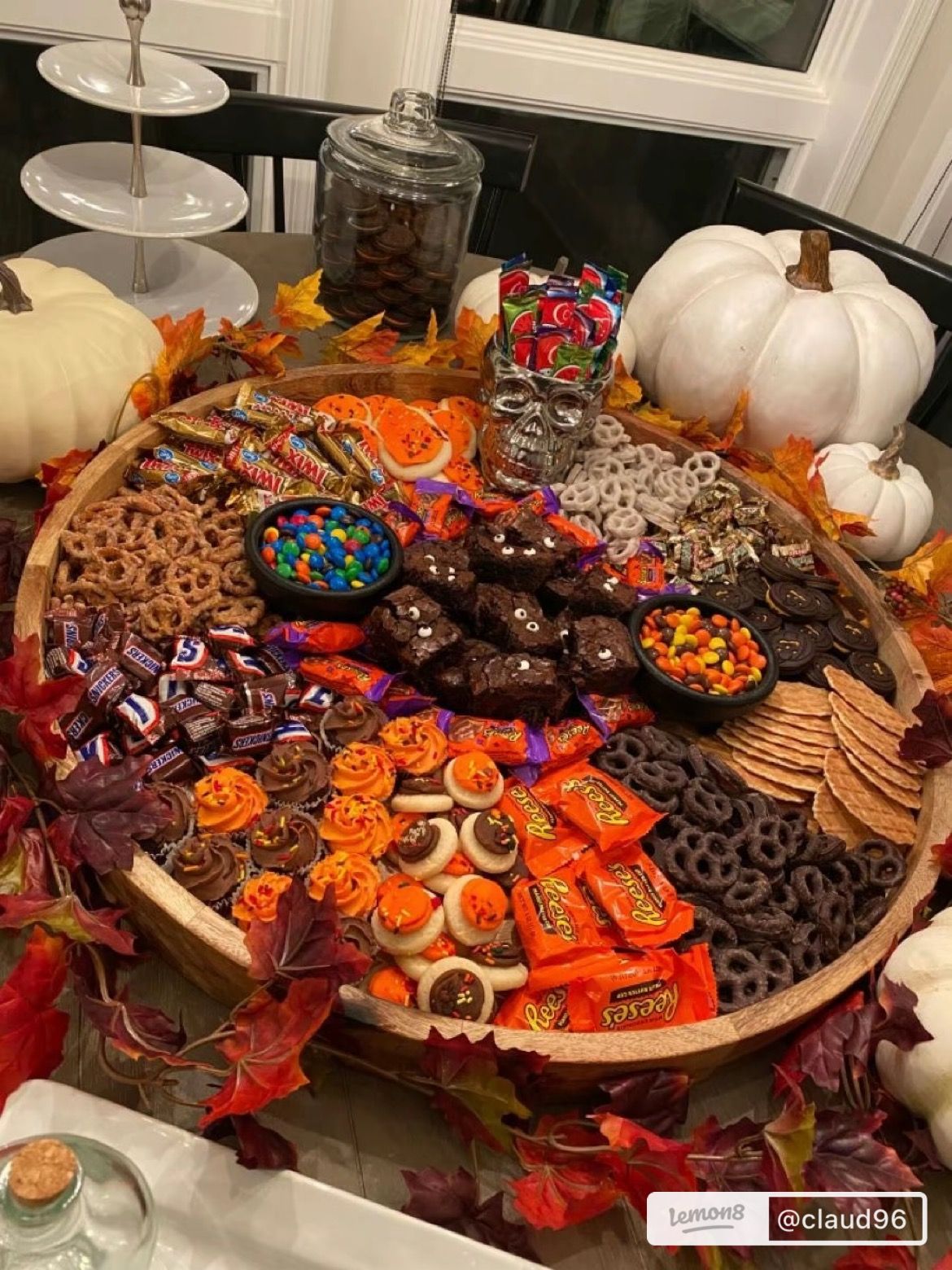Halloween Party Snacks, Julia Child, Halloween House Party, Halloween Night, Spooky Halloween Party, Halloween Food Treats