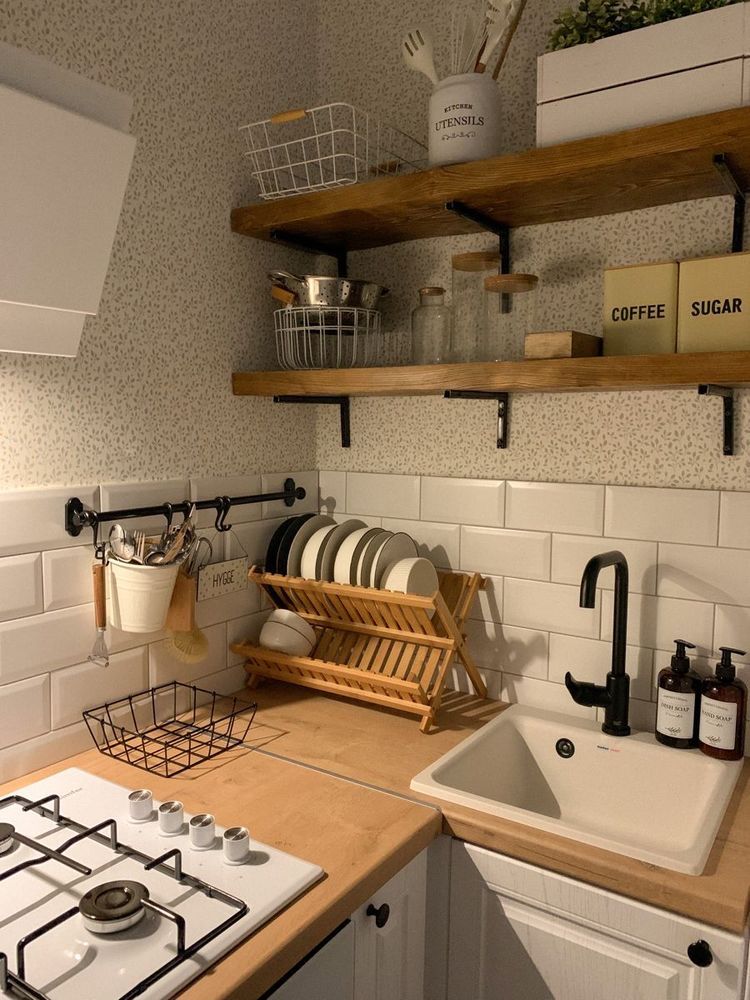 Simple Tiny Kitchen Ideas, Simple Small Kitchen, Small Kitchen Aesthetic Minimalist, Aesthetic Small Kitchen Apartment, Tiny Kitchen Minimalist, Tiny Kitchen Aesthetic