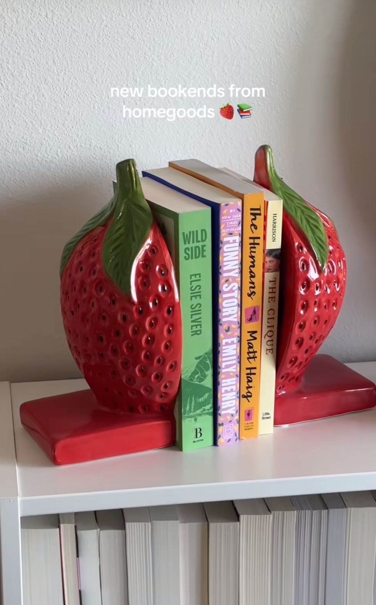Book Stoppers, Ceramic Strawberry Design Decor, Cute Random Stuff, Fruit Themed Room Decor, Artsy House Aesthetic