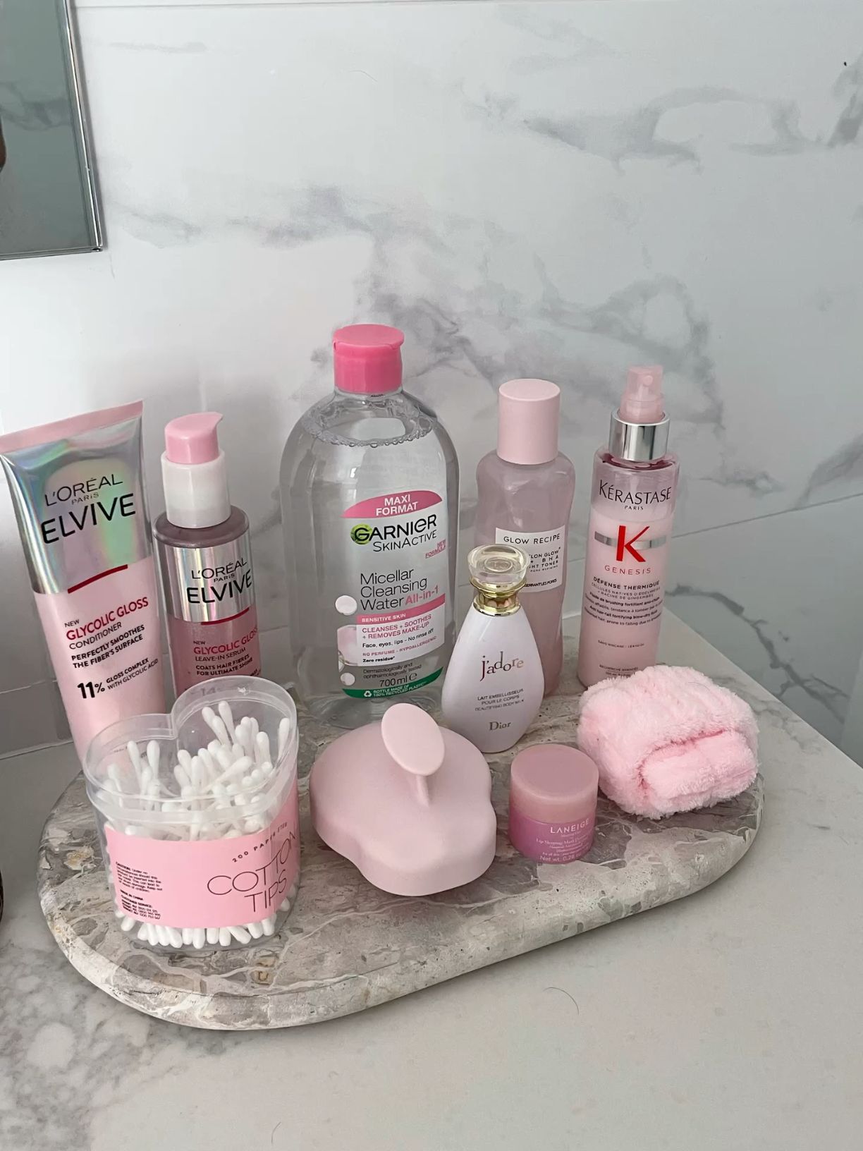 Skin Care Set Up, Skin Care Rosa, Selfcare Products Aesthetic, Skin Care Pink, Self Care Corner Ideas, Skincare Set Up, Skin Care Stand, Shower Aesthetic Products