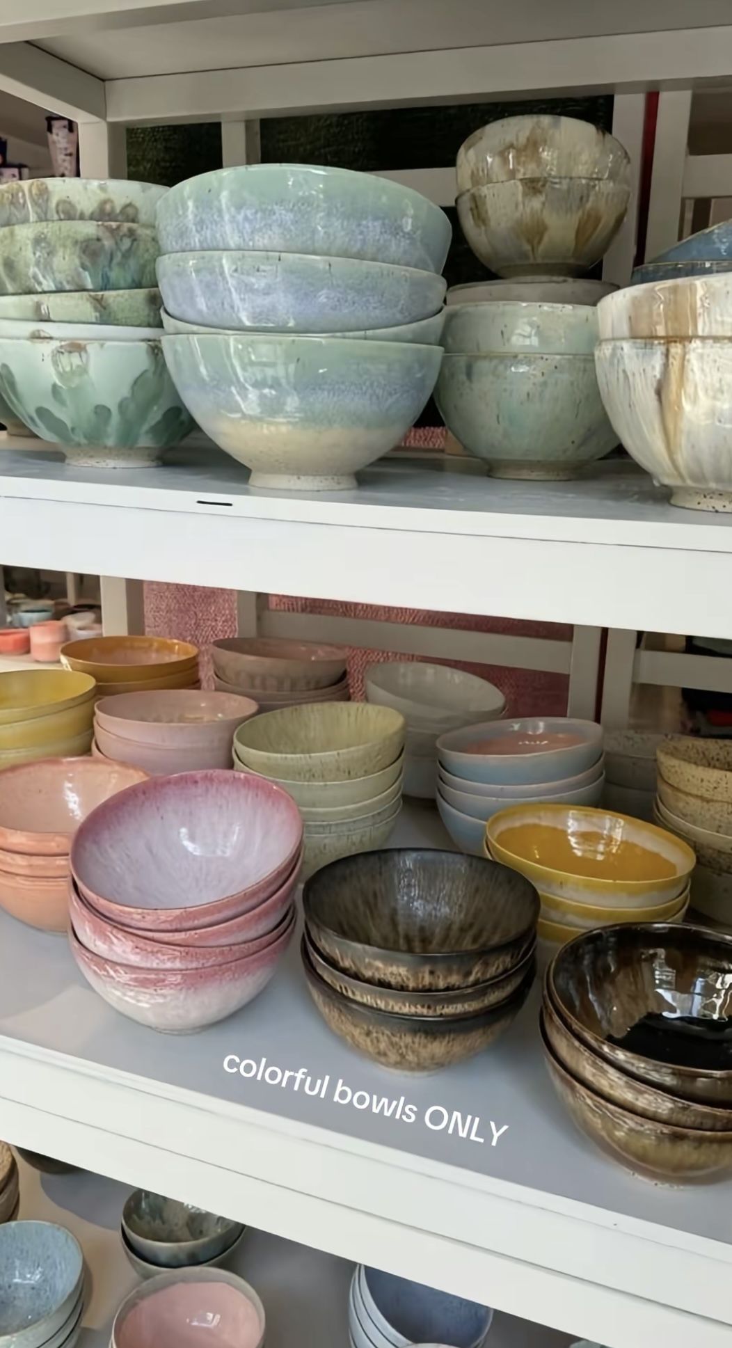 Pottery Dish Sets, Ceramic Bowls And Plates, Pretty Bowls Ceramics, Ceramic Pottery Bowl, Cute Bowls Aesthetic, Pretty Dishes, Beautiful Mugs, Pretty Bowls, Aesthetic Bowls Ceramic