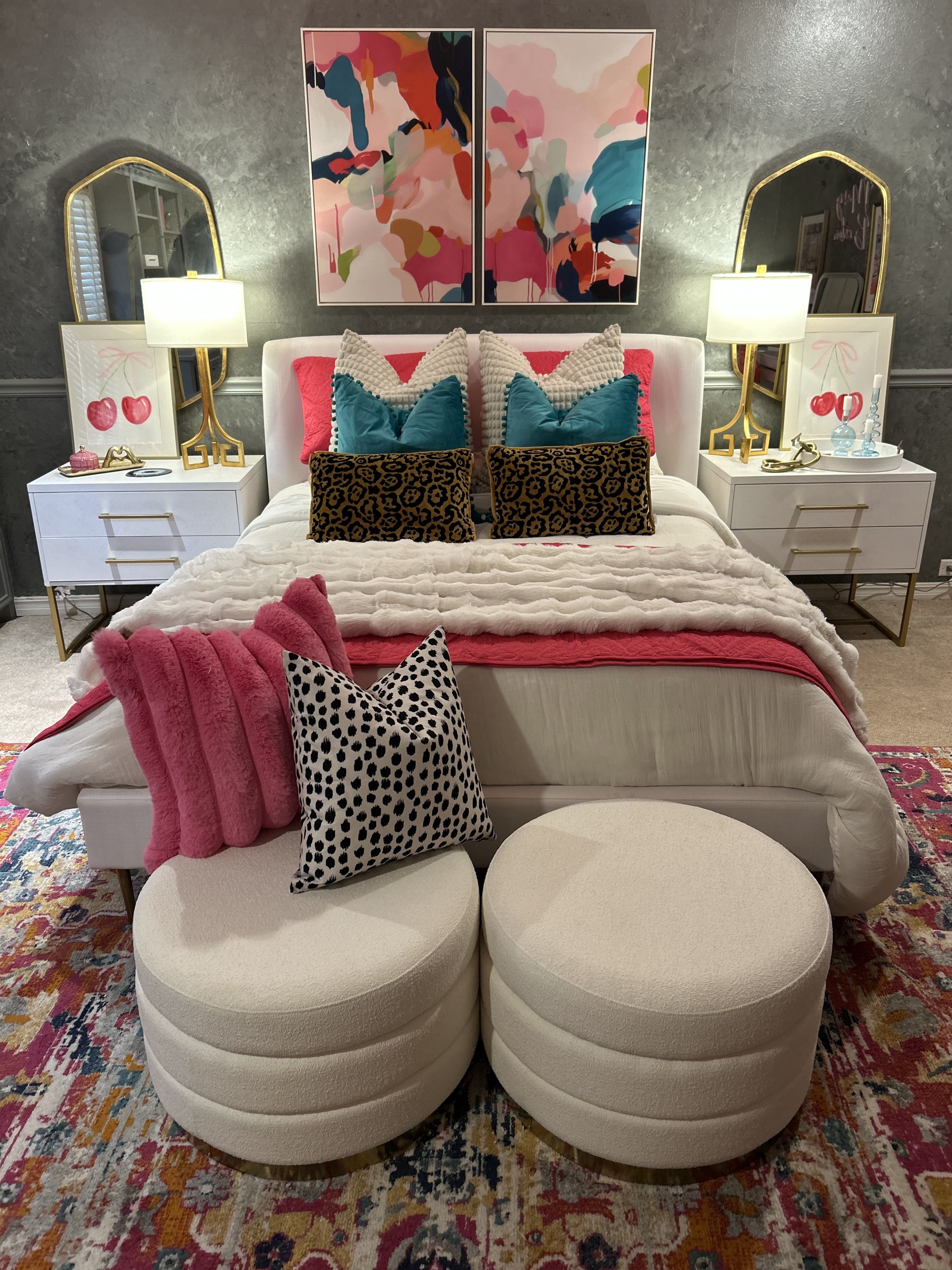 Room With Gold Accents Bedrooms, Decorate Your Space, Decor Inspiration Bedroom, Neutral With Color Bedroom, Bedrooms Colors, Apt Room Ideas