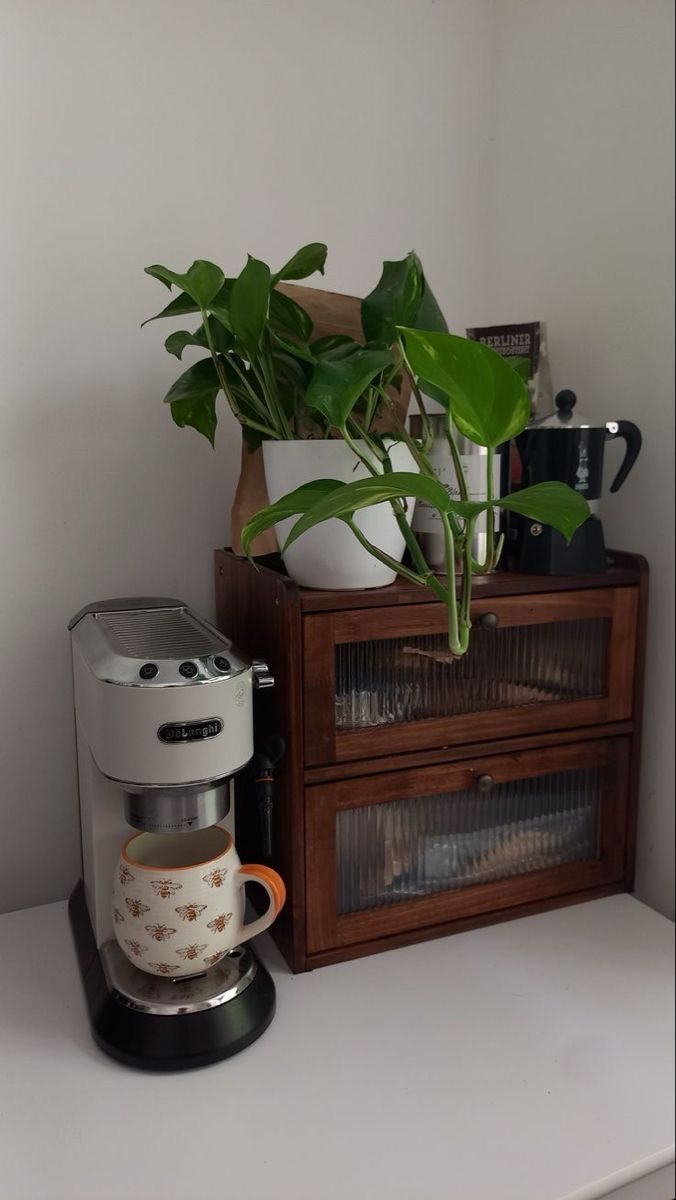Desk Coffee Station, Coffee Station In Bedroom, Dorm Coffee Maker, Mini Coffee Station, Coffee Nook Aesthetic, Aesthetic Coffee Station, Dorm Room Tea Station