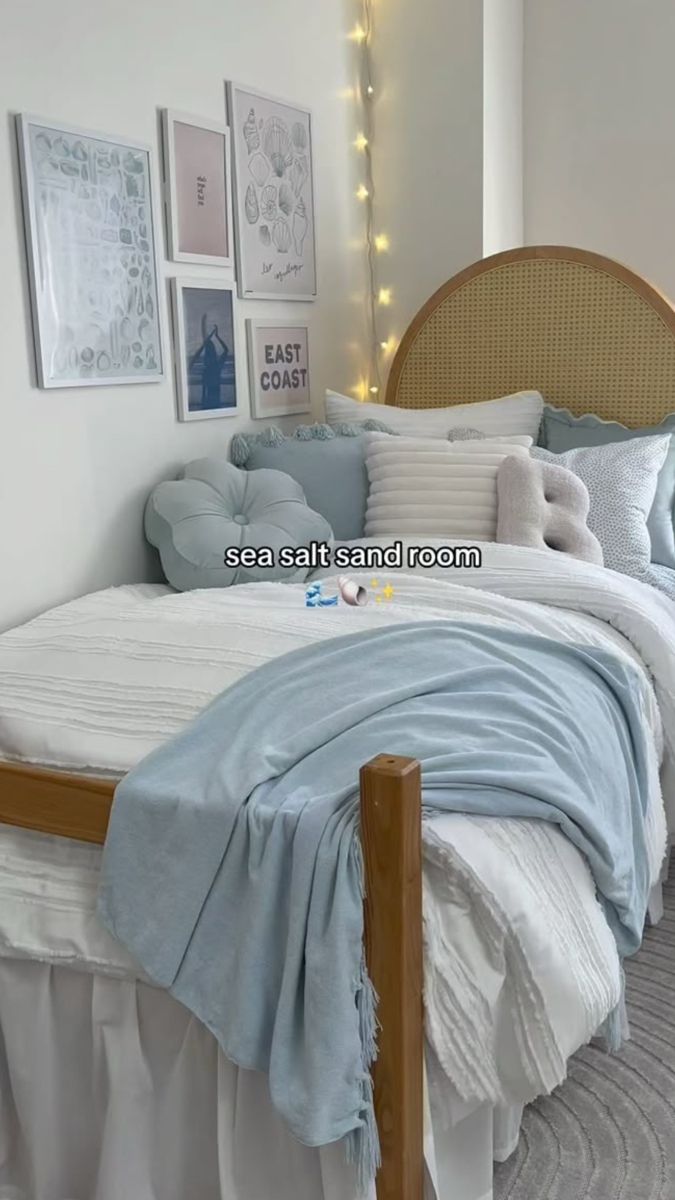 Coastal Blue Dorm Room, Blue Coastal Dorm Room, Dorm Inspo Blue, Light Blue Dorm Room Ideas, Blue Beach Dorm Room, Blue Dorm Room Aesthetic
