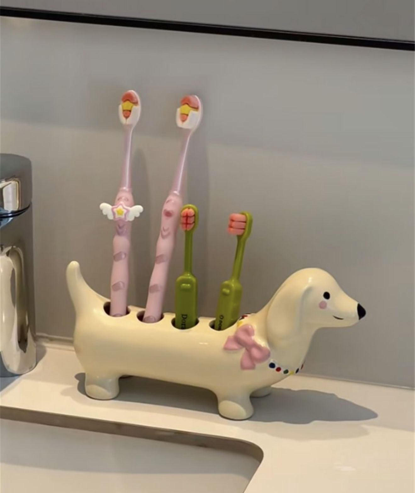 Ceramic Toothbrush Holder, Cute Clay, Clay Art Projects, Pottery Crafts, Apartment Decor Inspiration