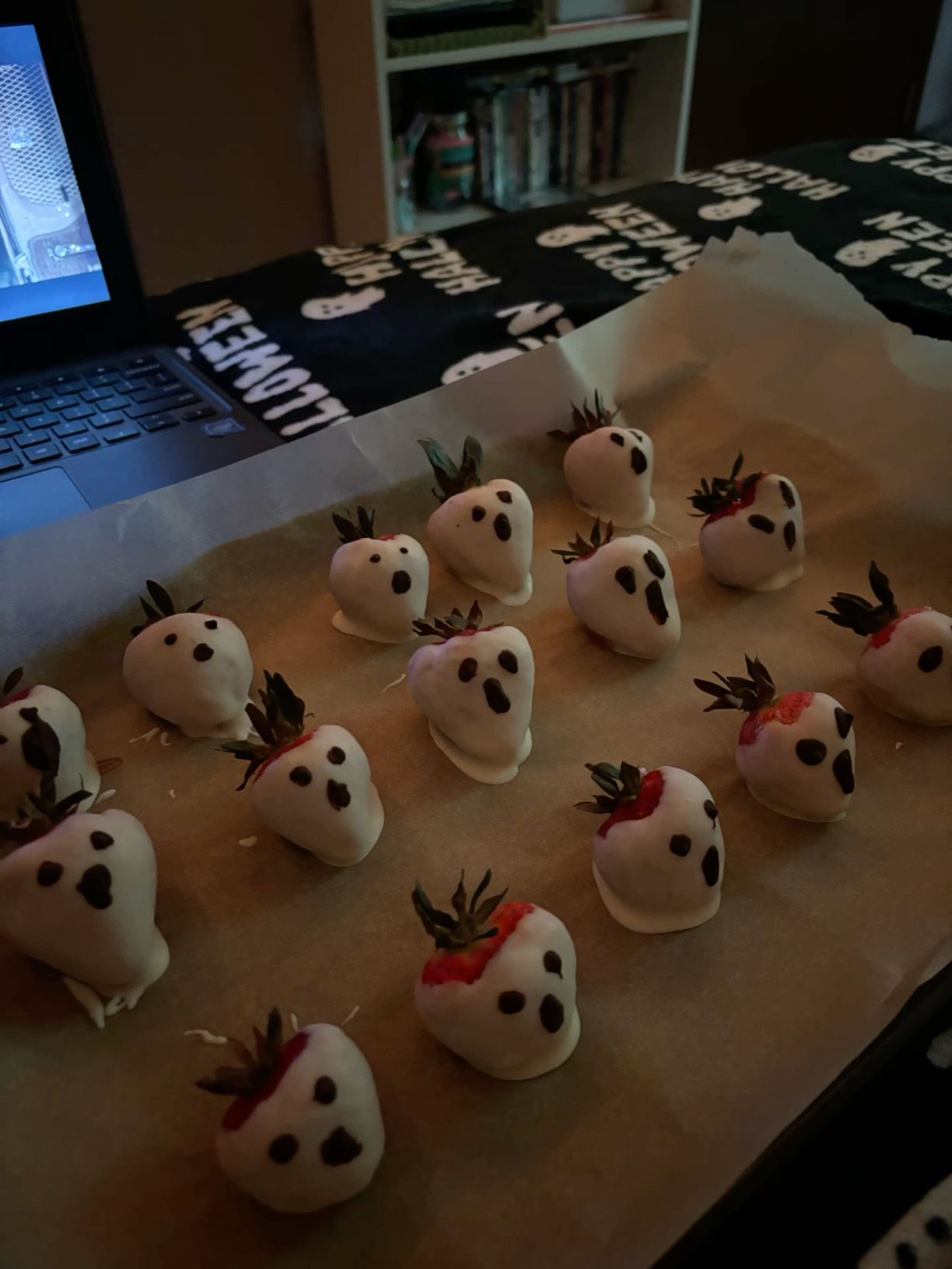 “scream” inspired chocolate covered strawberries