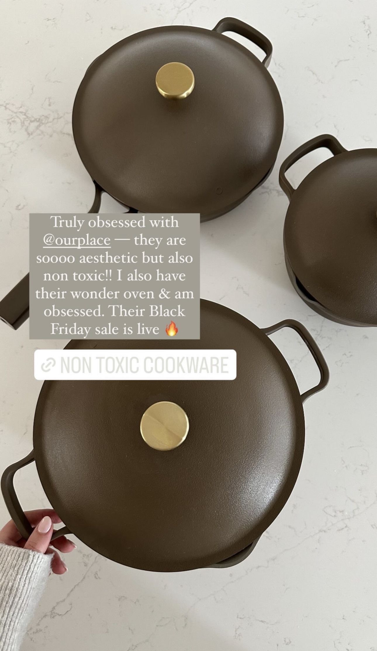 Black Frying Pan with Gold-Handle Cookware